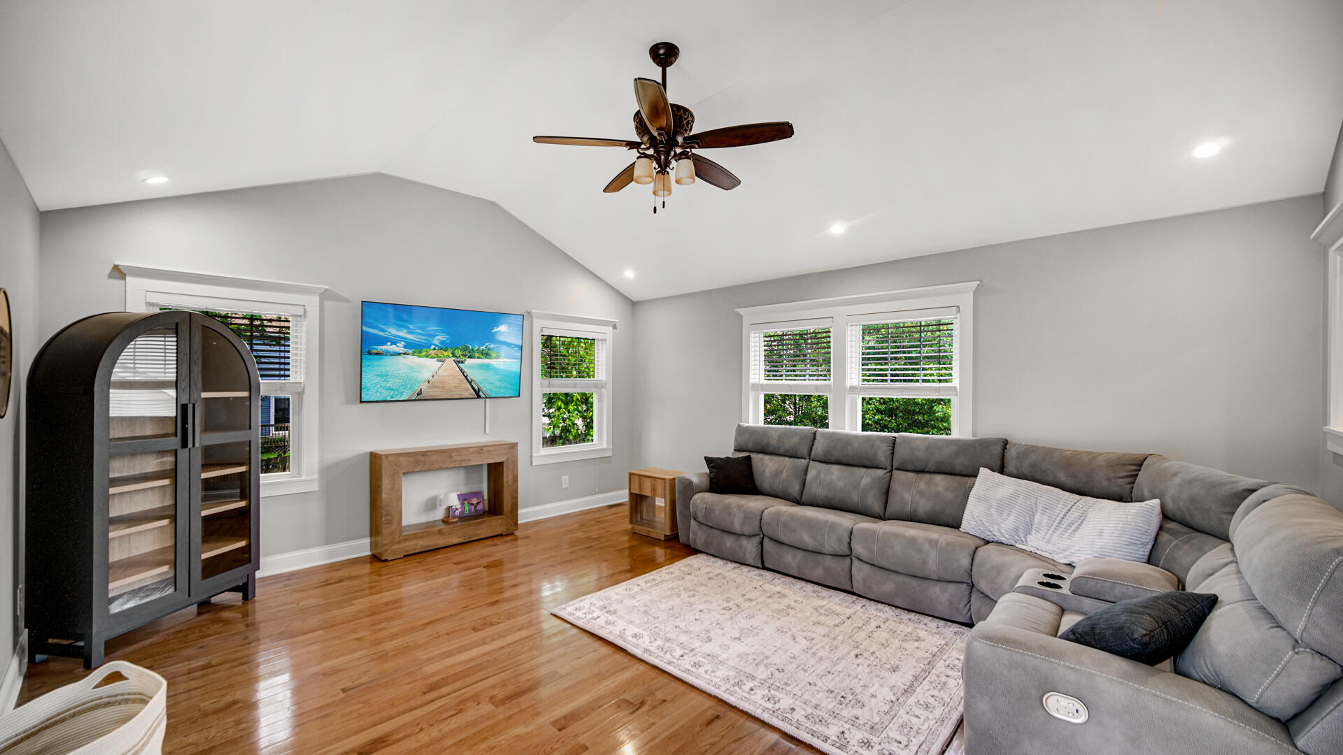 1381 Dixon Parkway