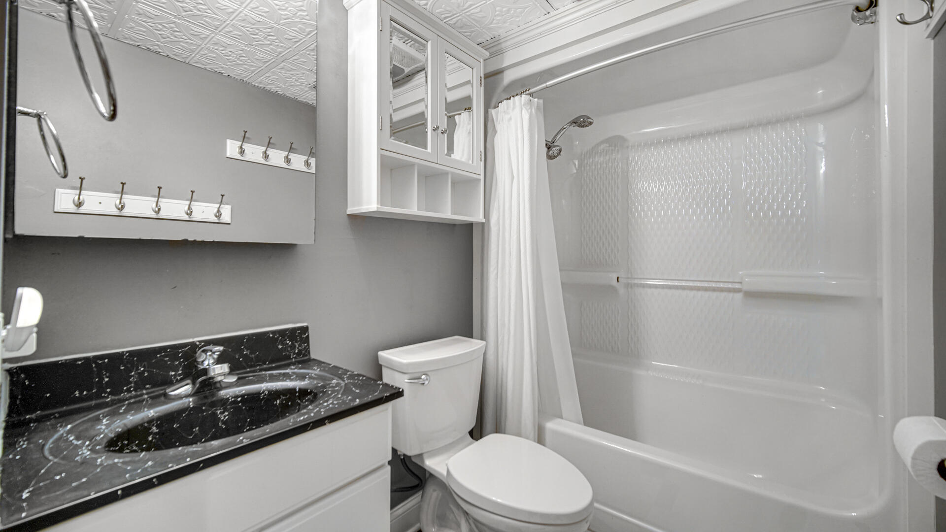 1381 Dixon Parkway