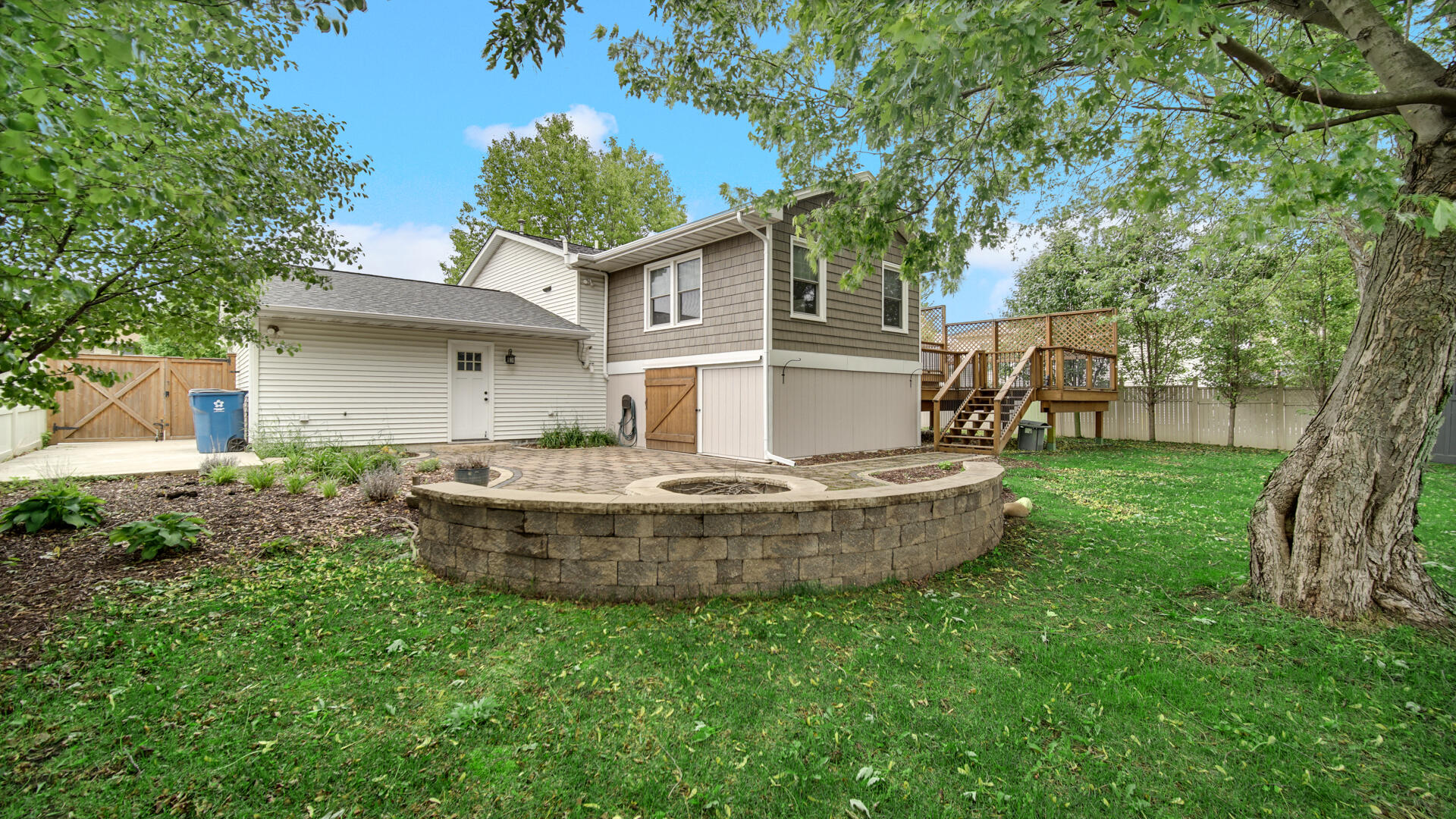1381 Dixon Parkway