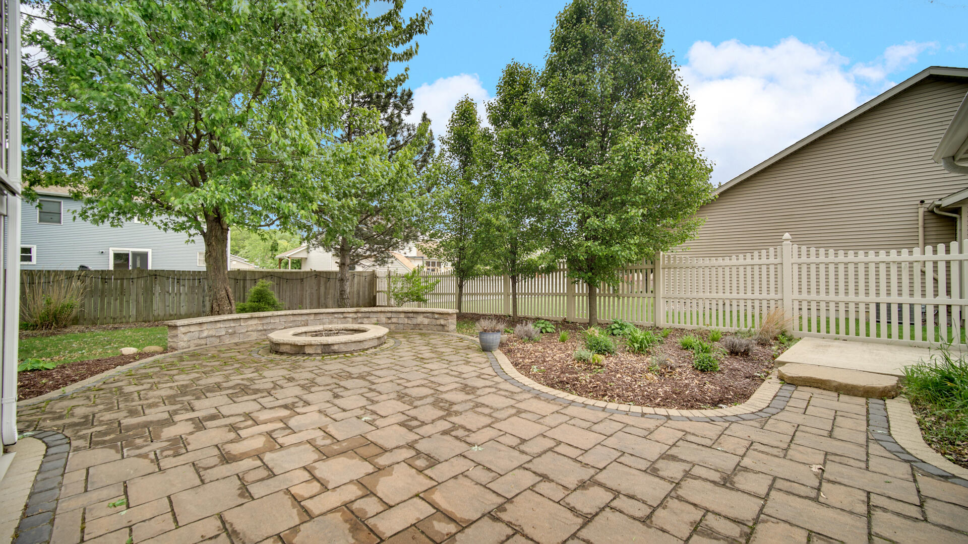 1381 Dixon Parkway
