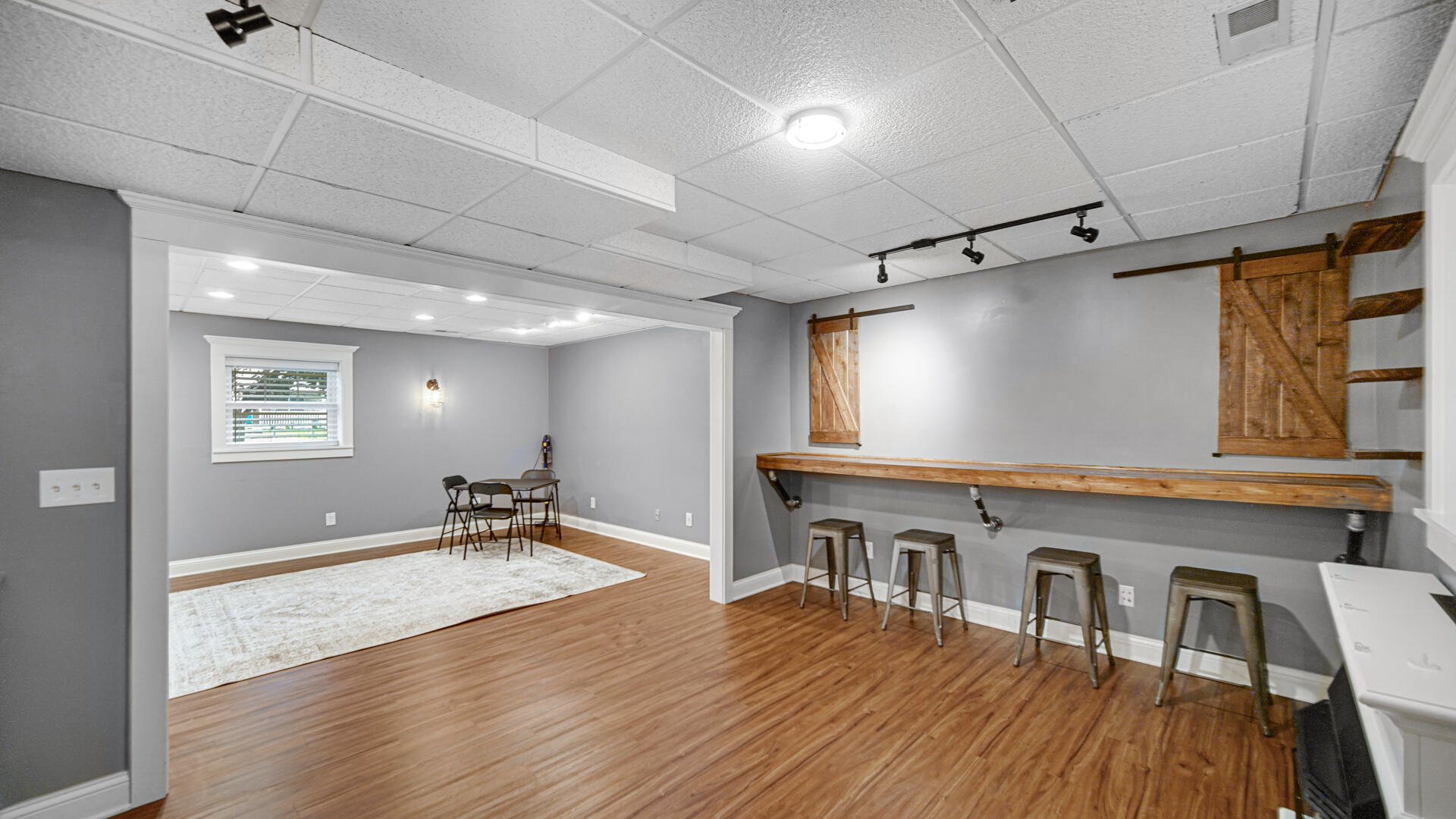 1381 Dixon Parkway