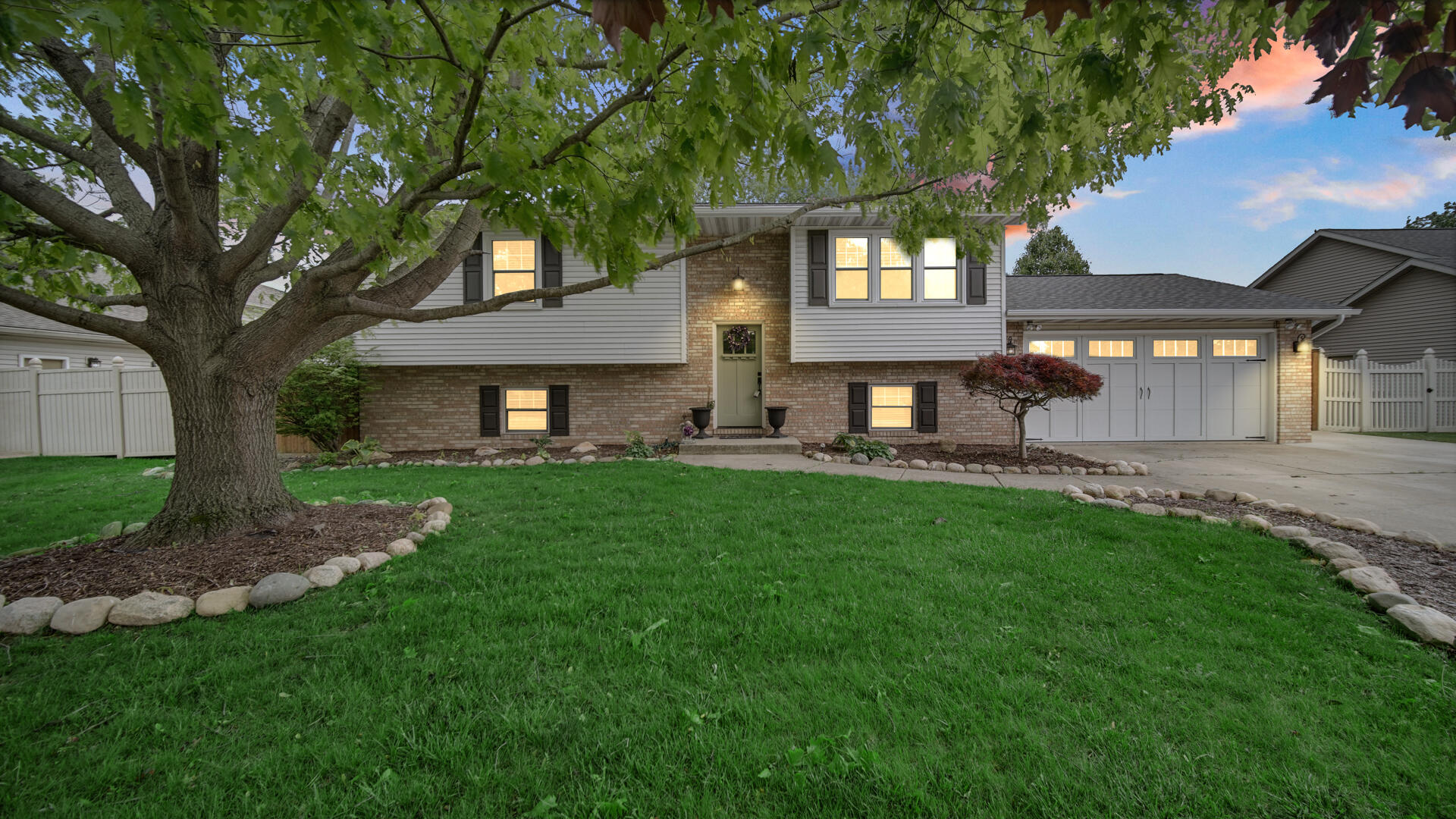 1381 Dixon Parkway