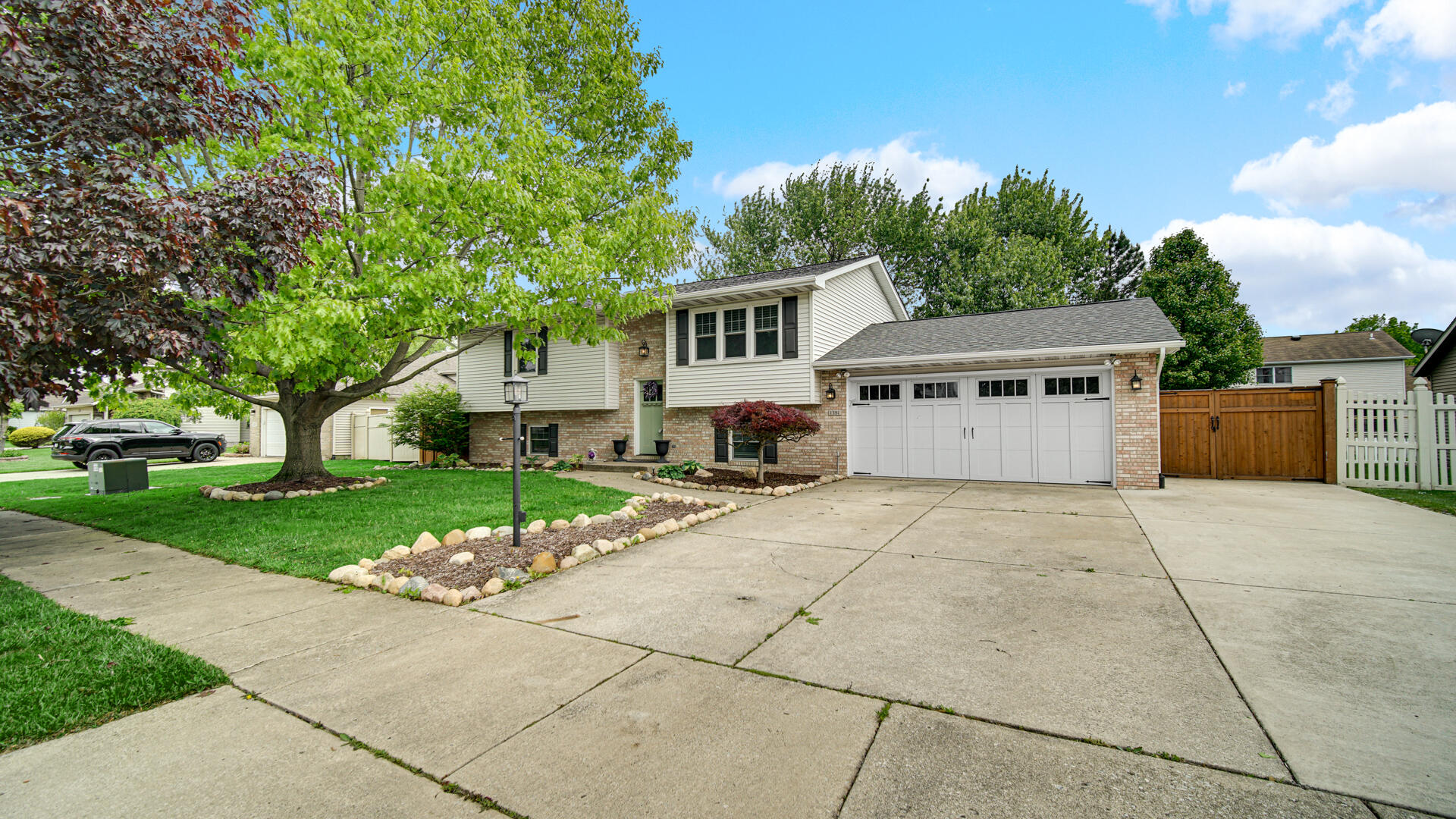 1381 Dixon Parkway
