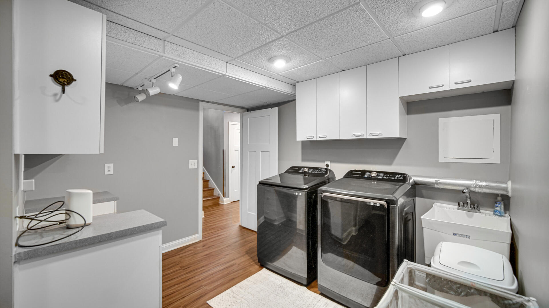 1381 Dixon Parkway