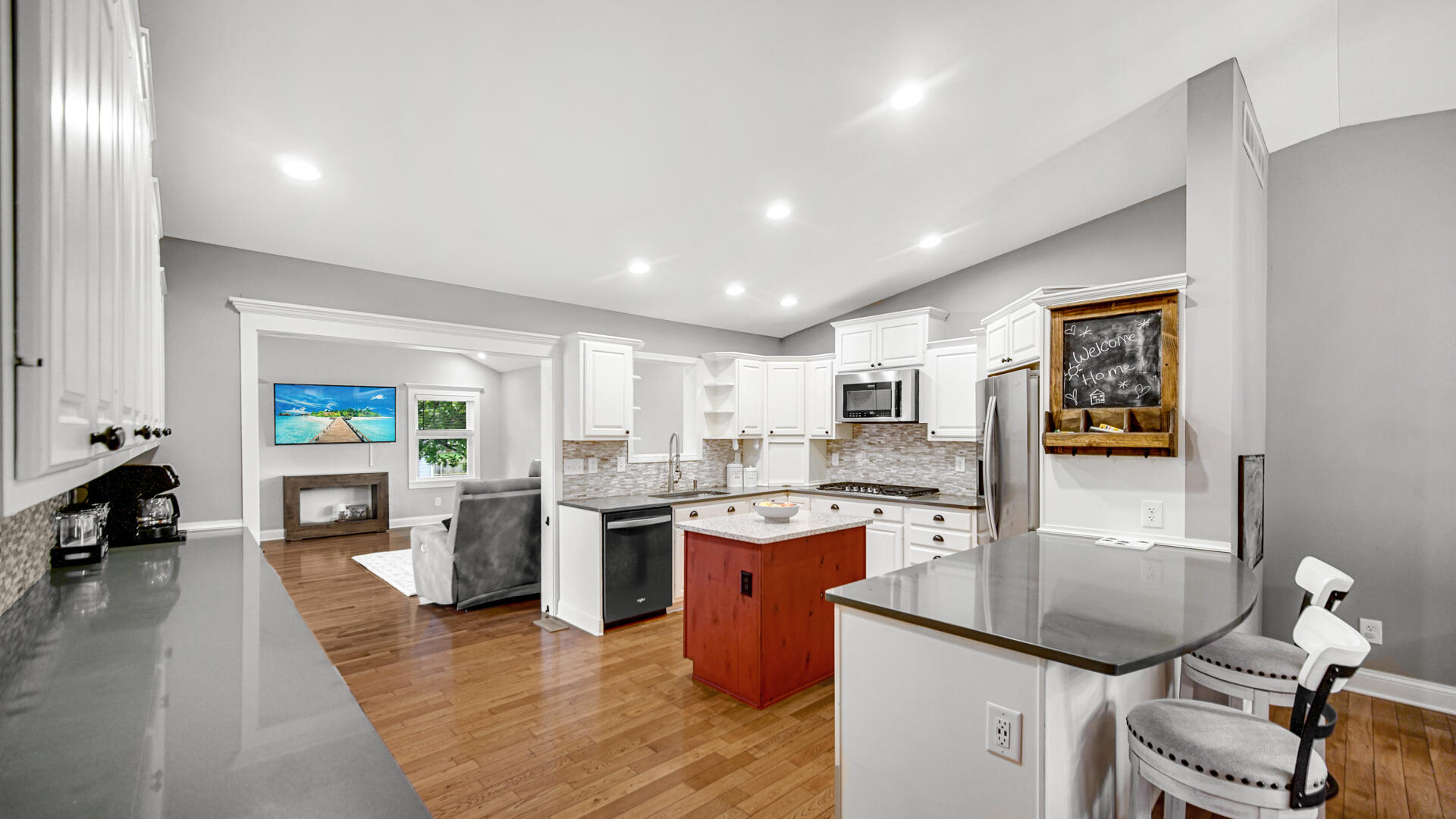 1381 Dixon Parkway