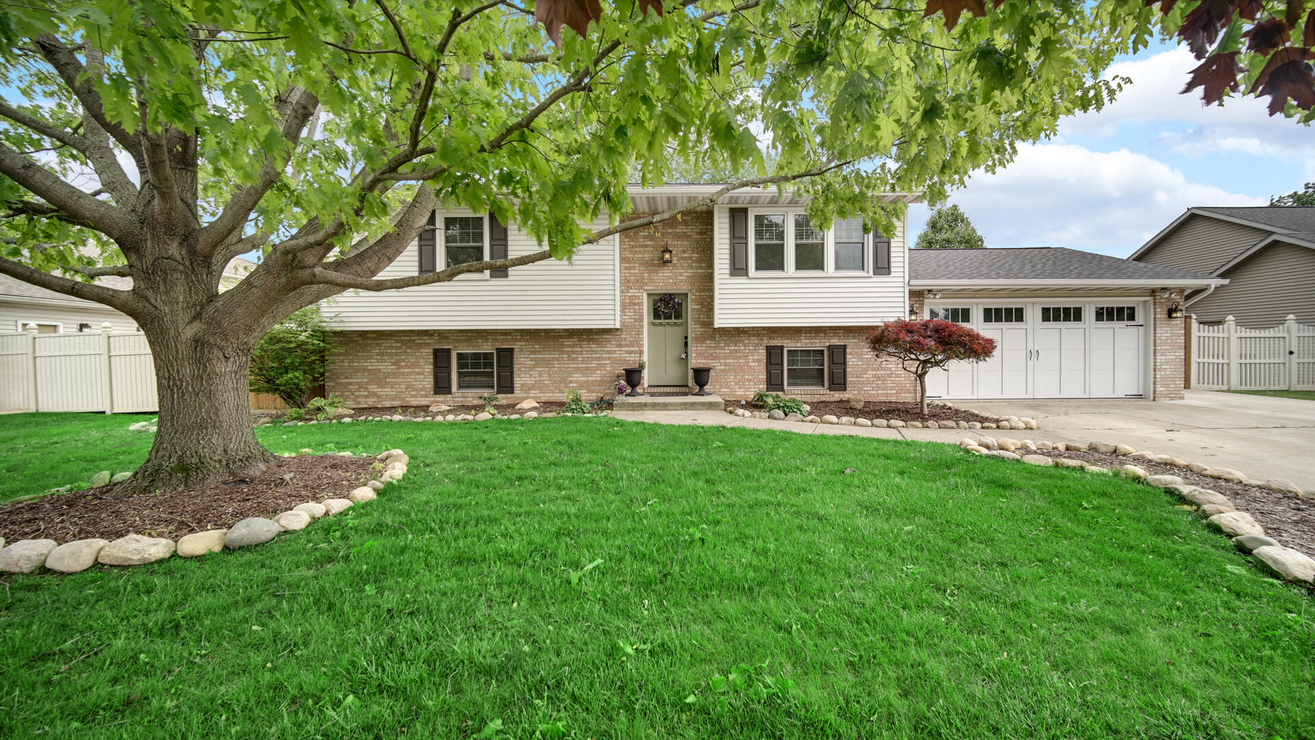 1381 Dixon Parkway