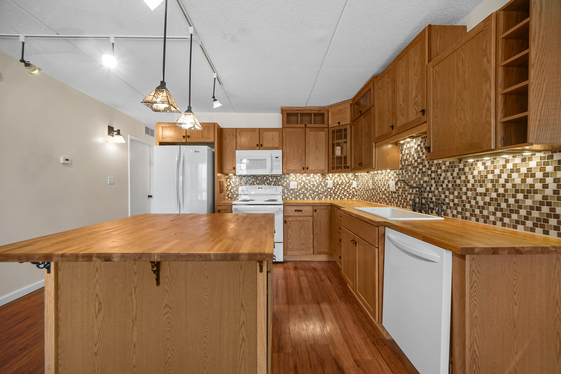 2 Karwick Glen Drive