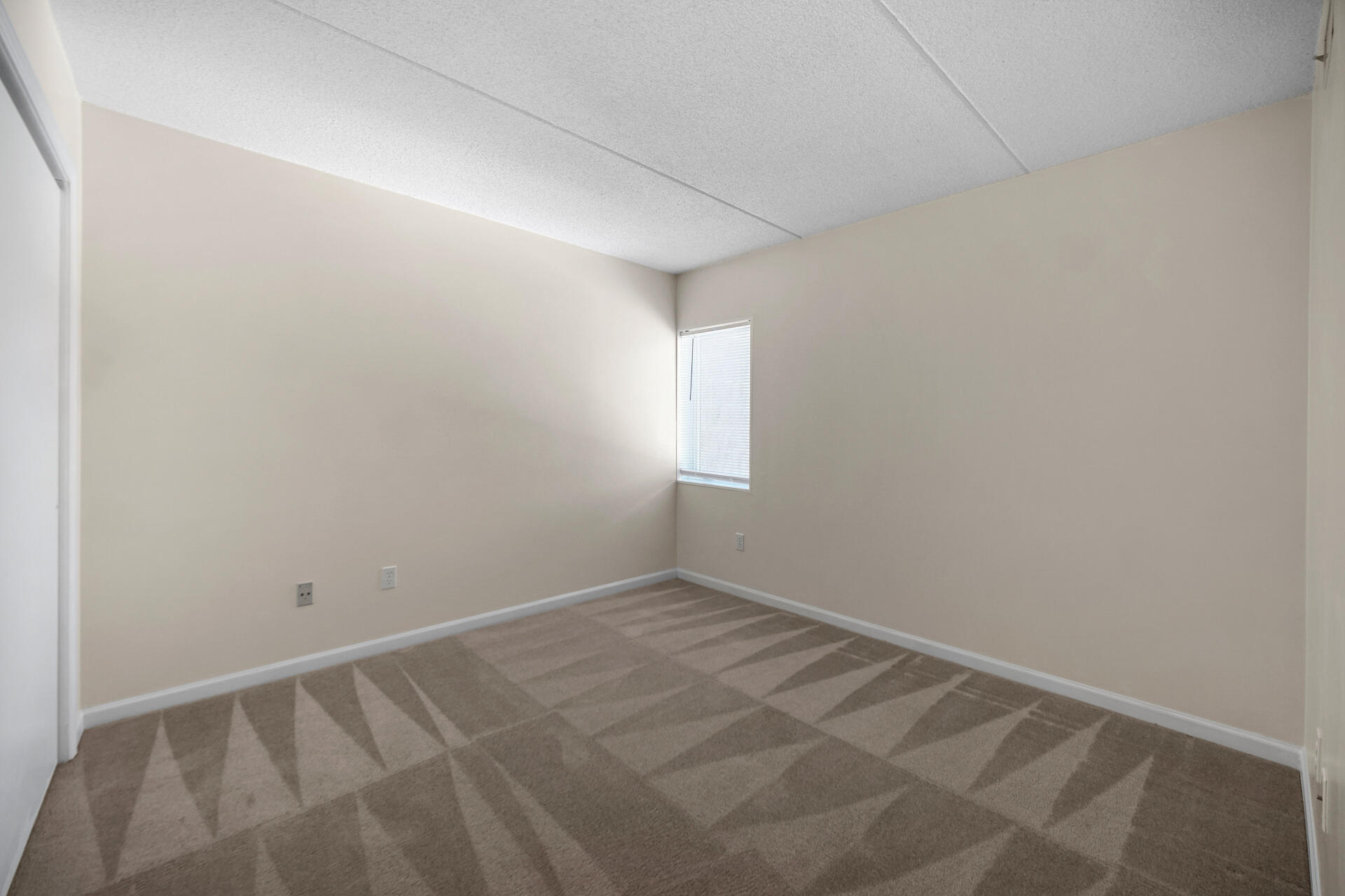 2 Karwick Glen Drive