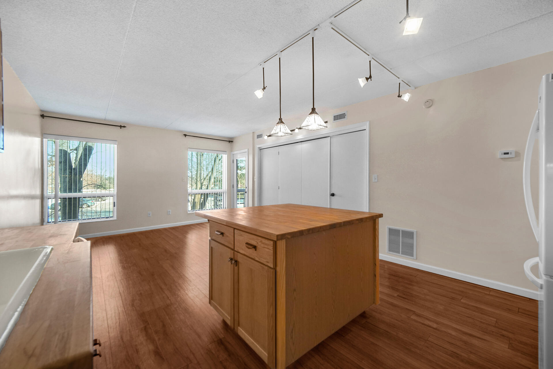 2 Karwick Glen Drive