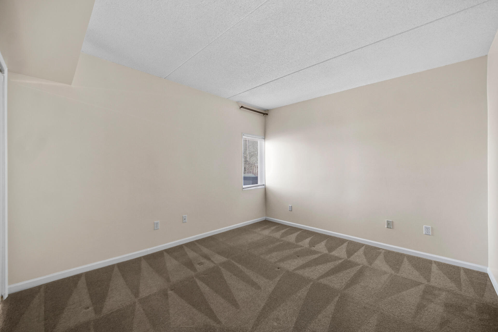2 Karwick Glen Drive