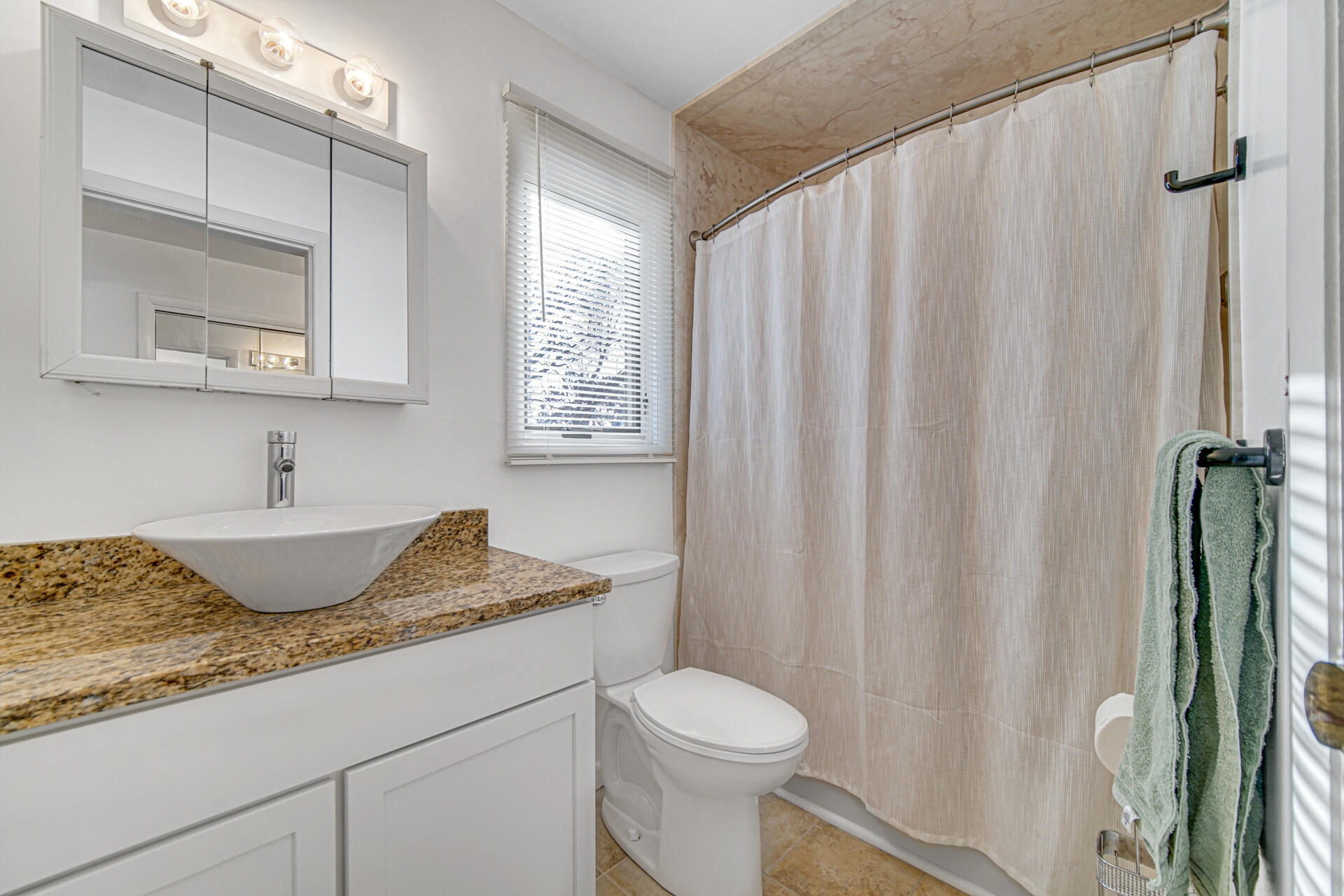 2 Marine Drive Unit: 6