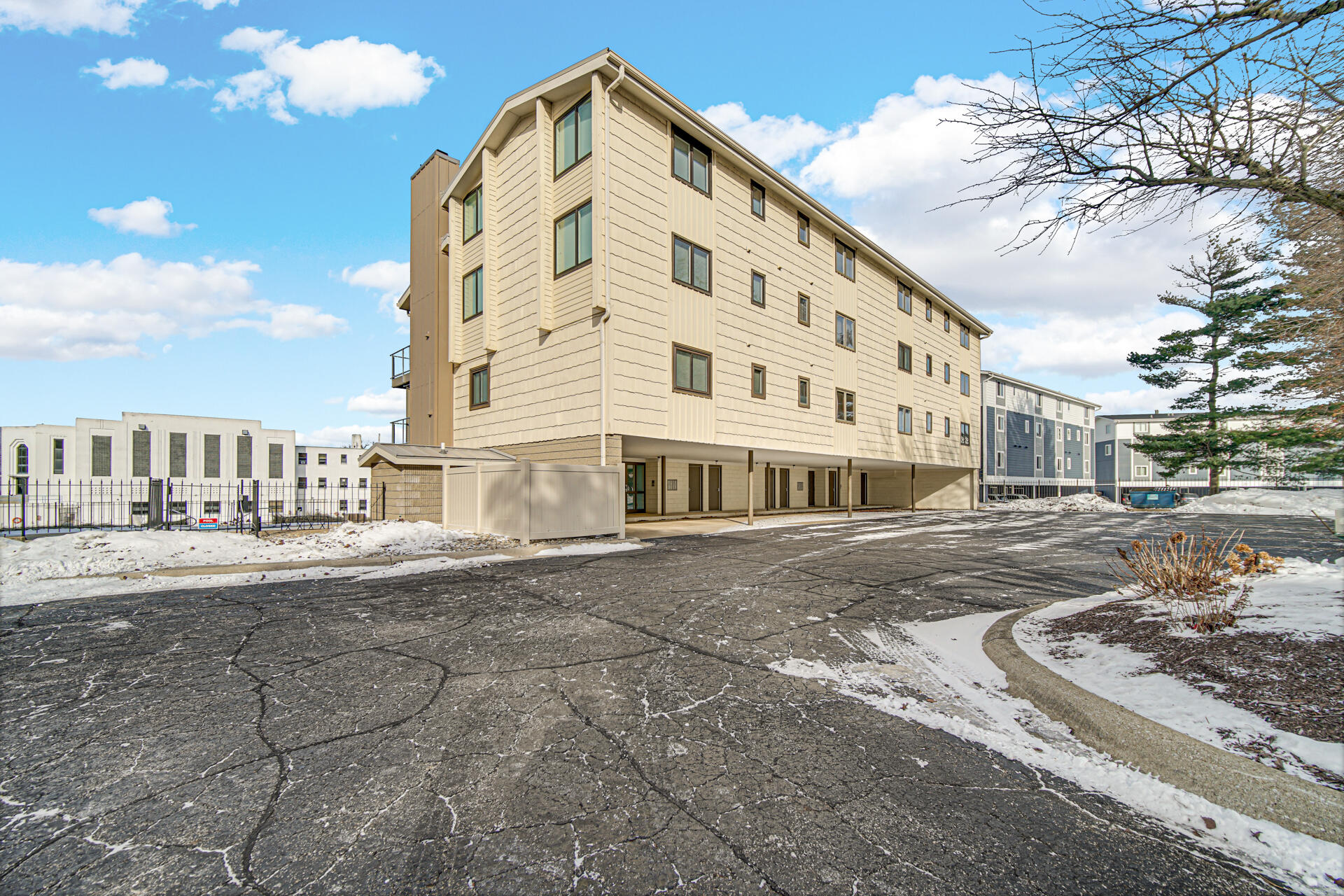 2 Marine Drive Unit: 6