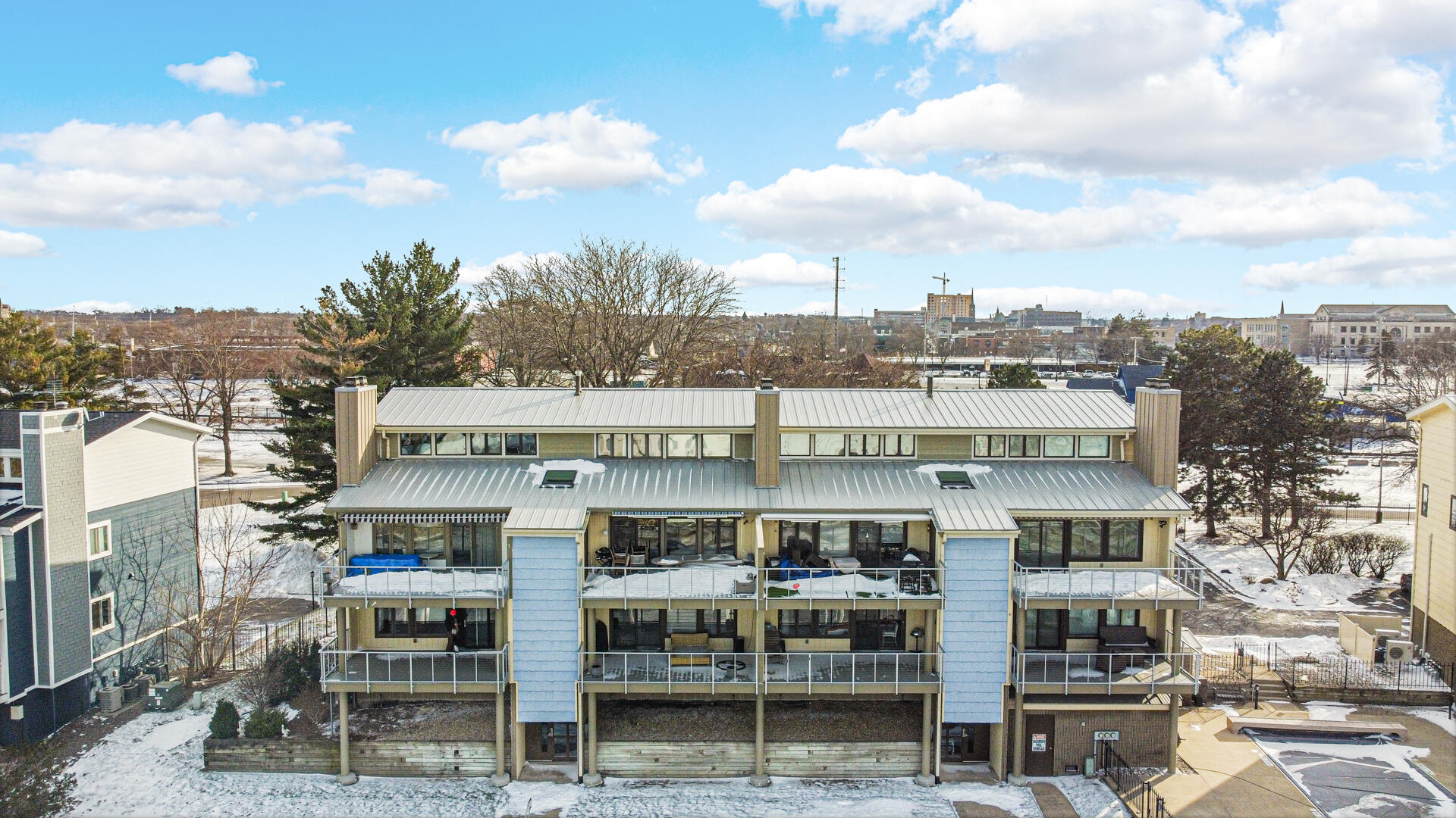 2 Marine Drive Unit: 6