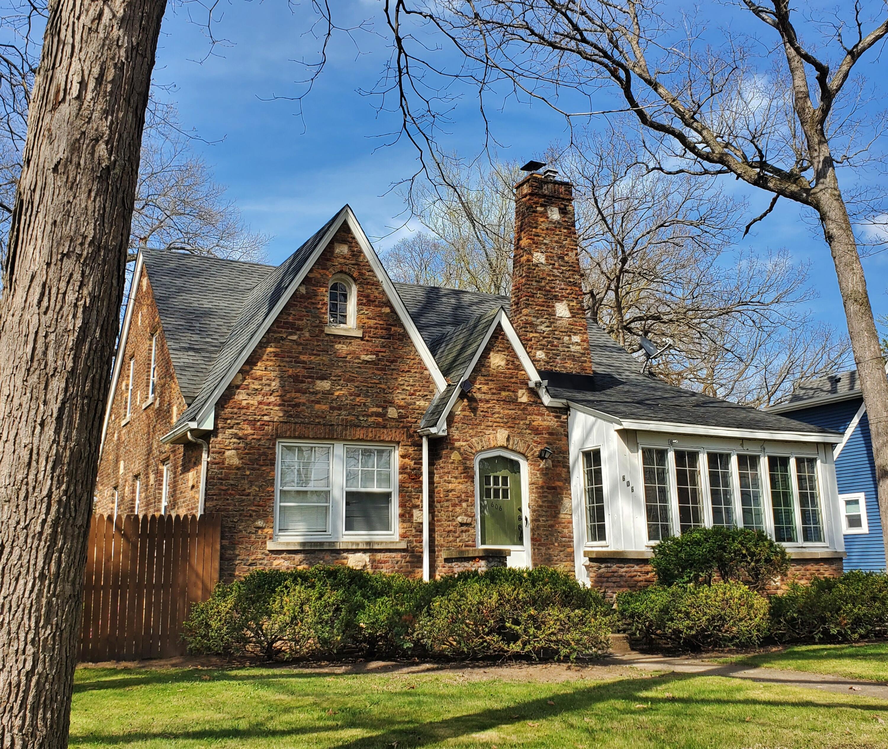606 Hobart Street