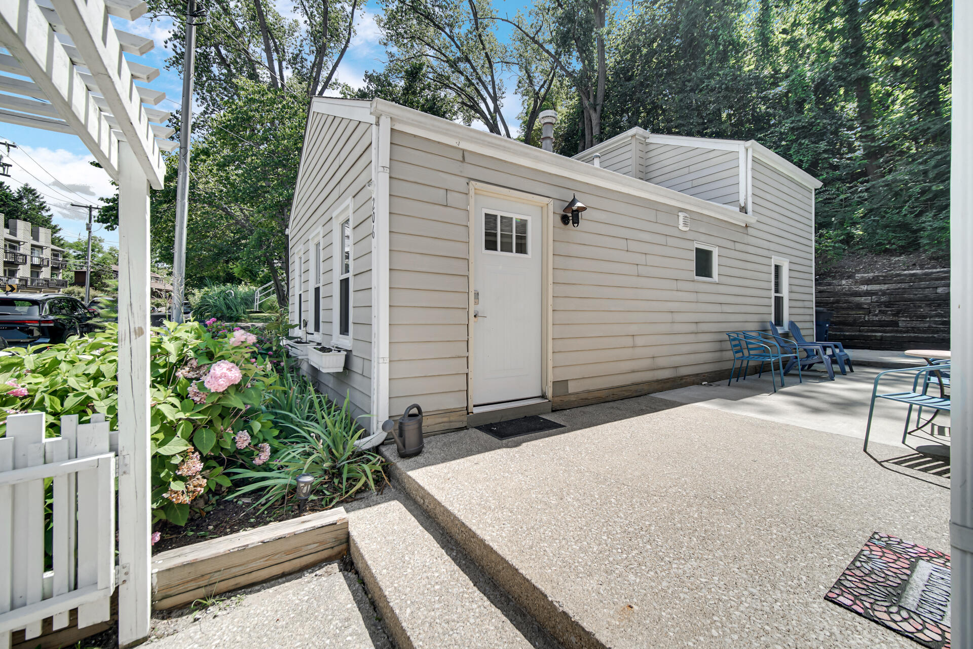206 Lake Avenue