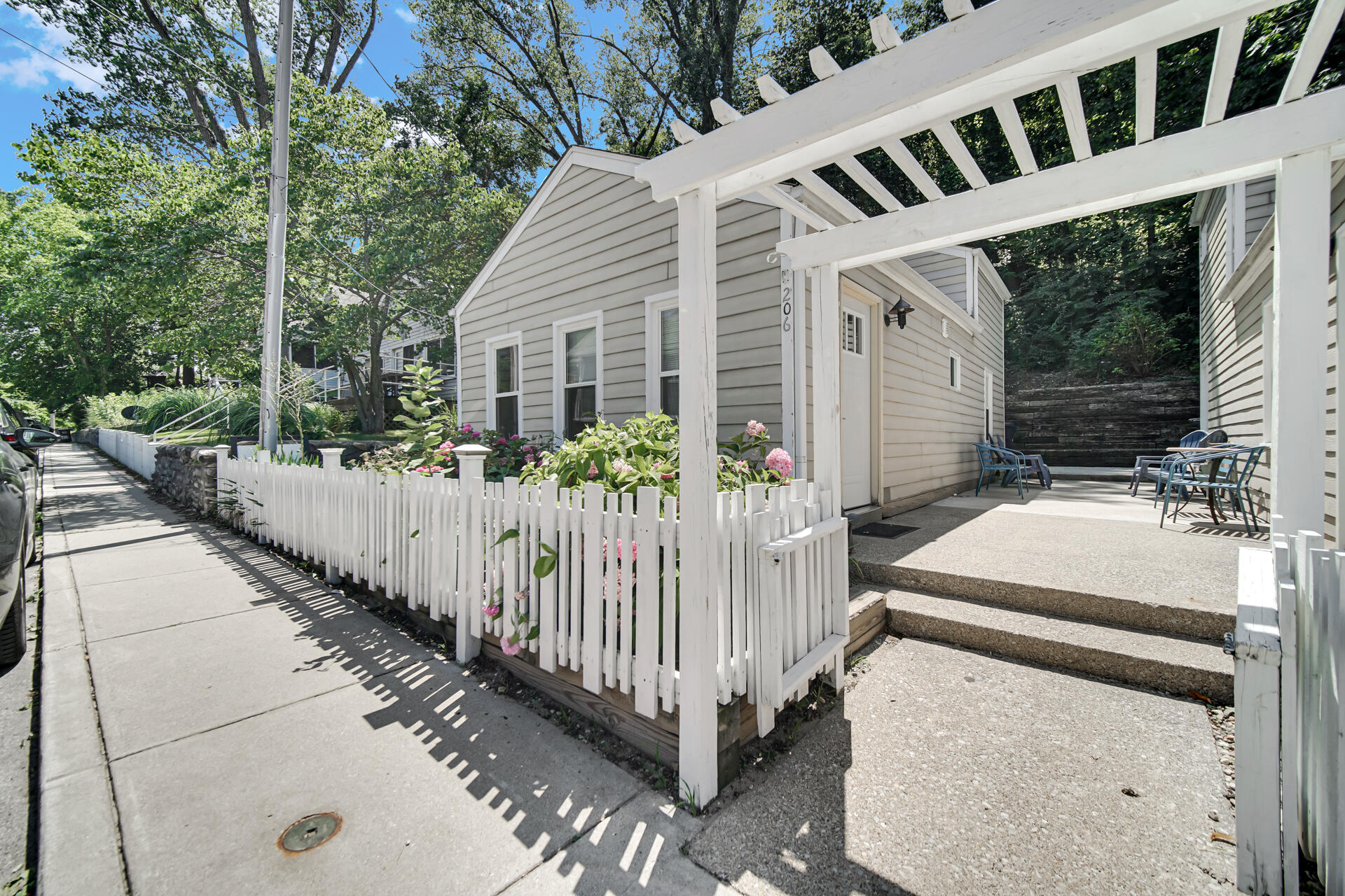 206 Lake Avenue