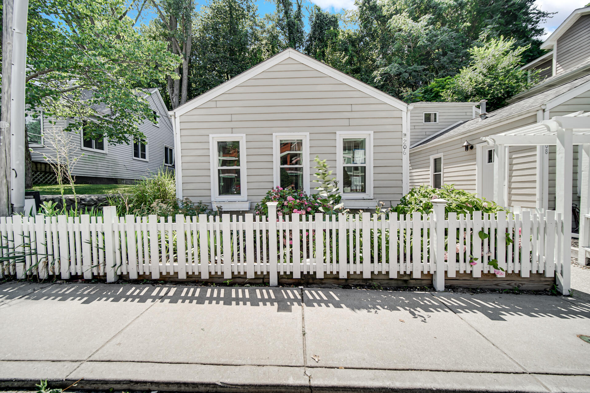 206 Lake Avenue