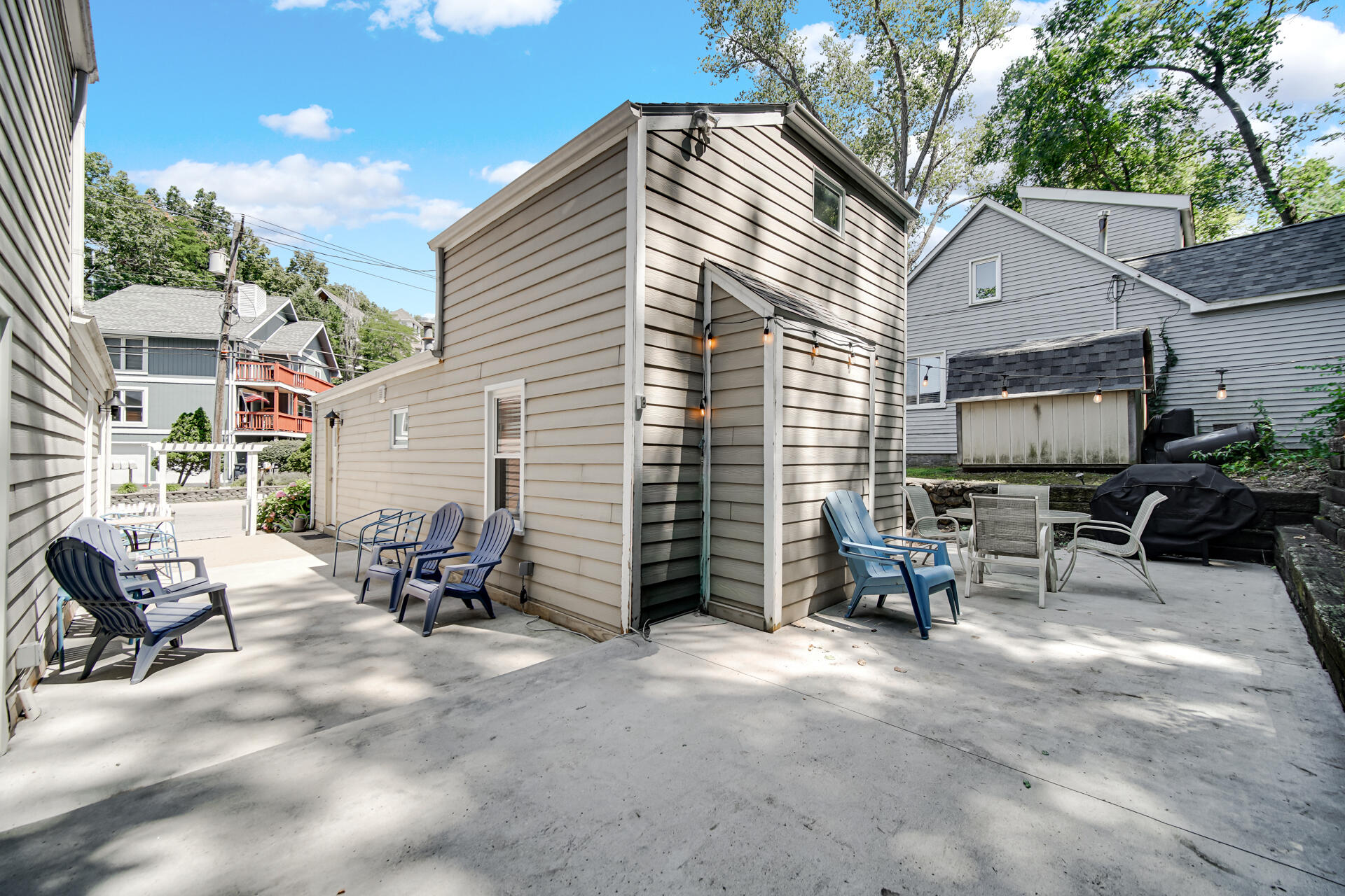206 Lake Avenue