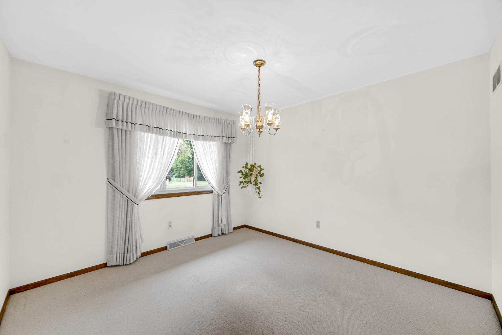 2633 N Stuyvesant Lane