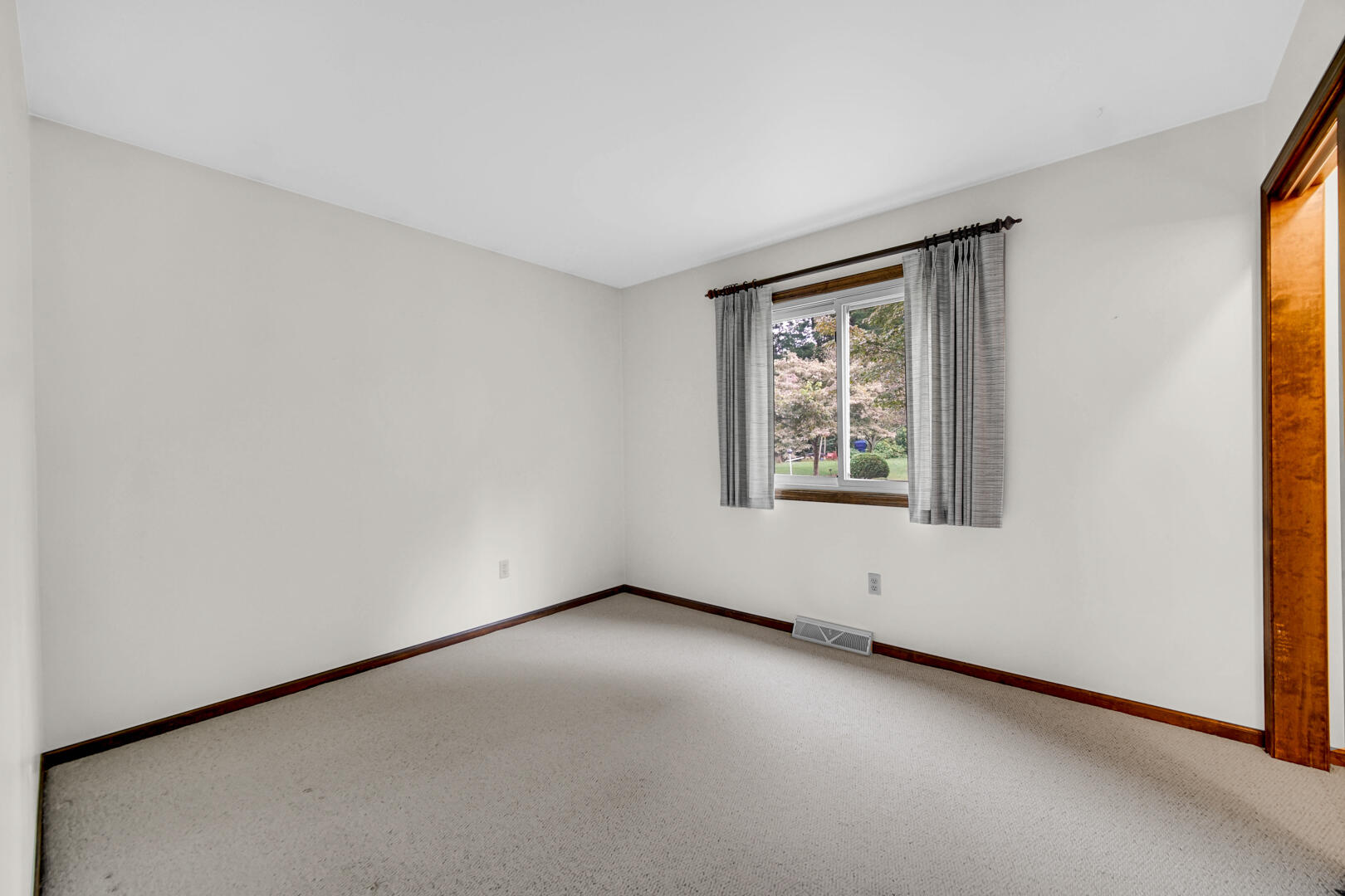 2633 N Stuyvesant Lane