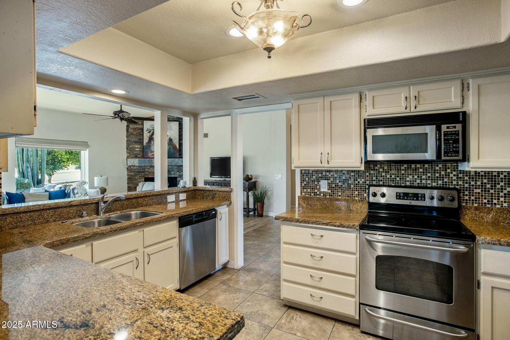 18719 E AVENIDA DEL RAY --