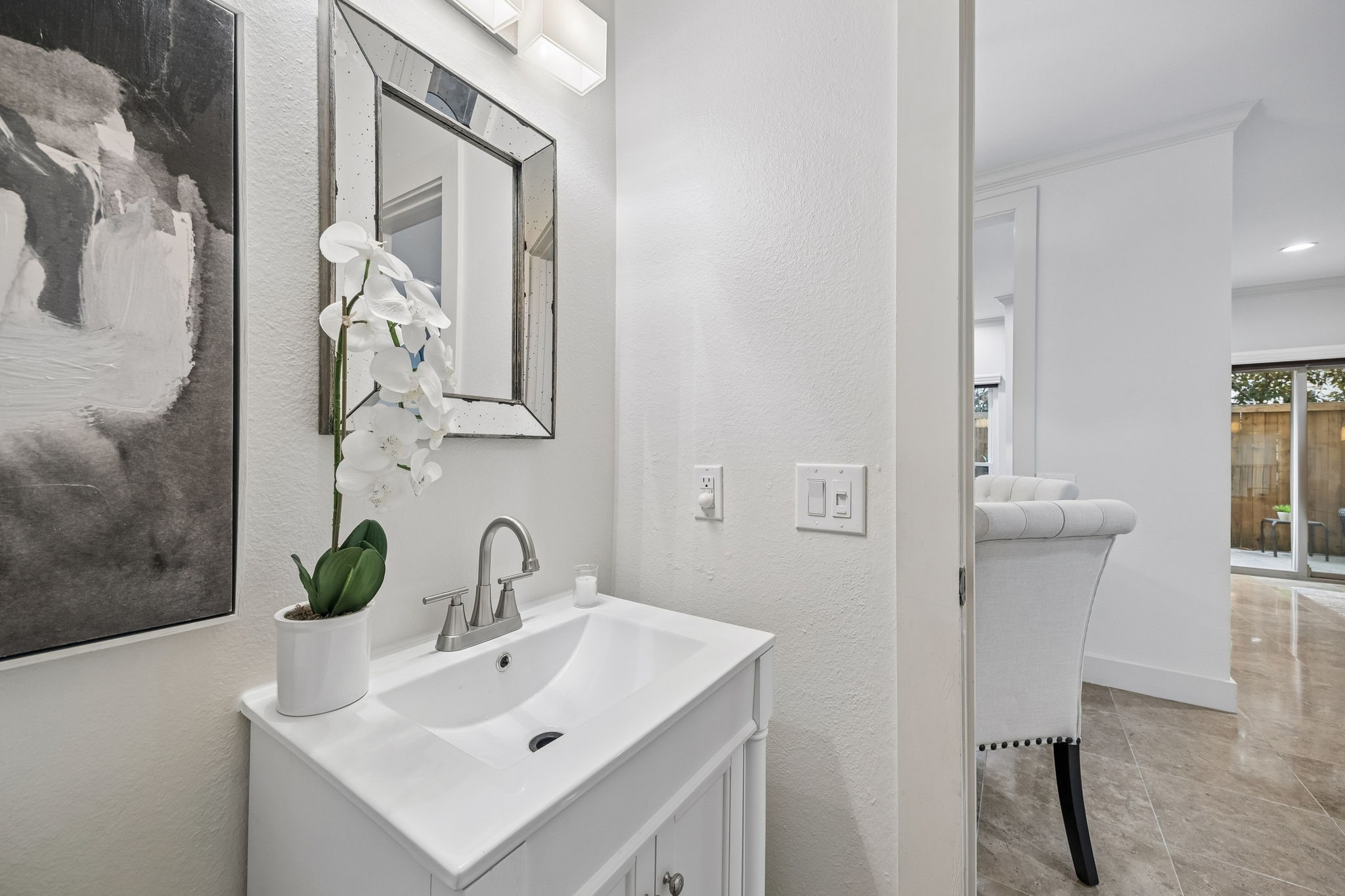 4242 Travis Street 111