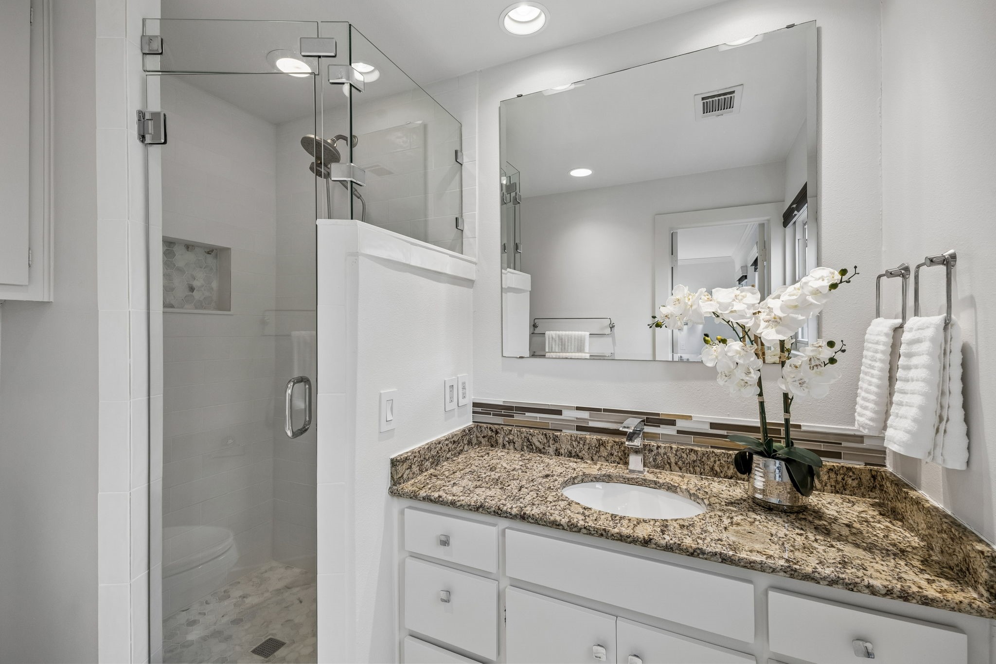 4242 Travis Street 111