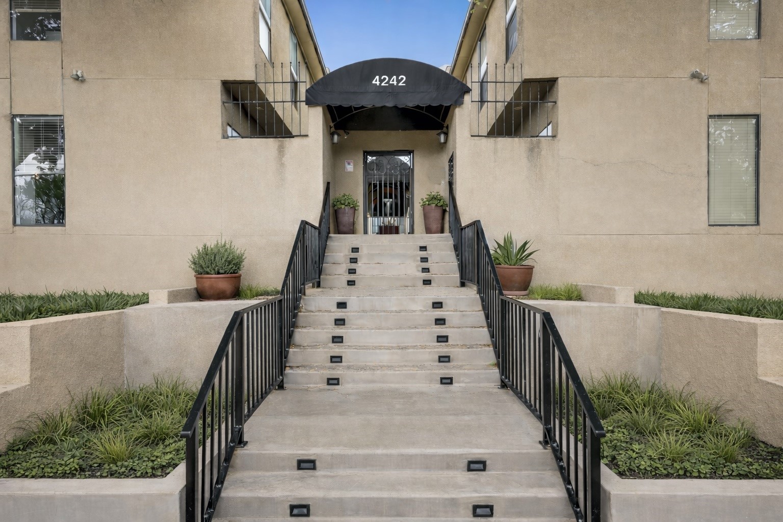 4242 Travis Street 111