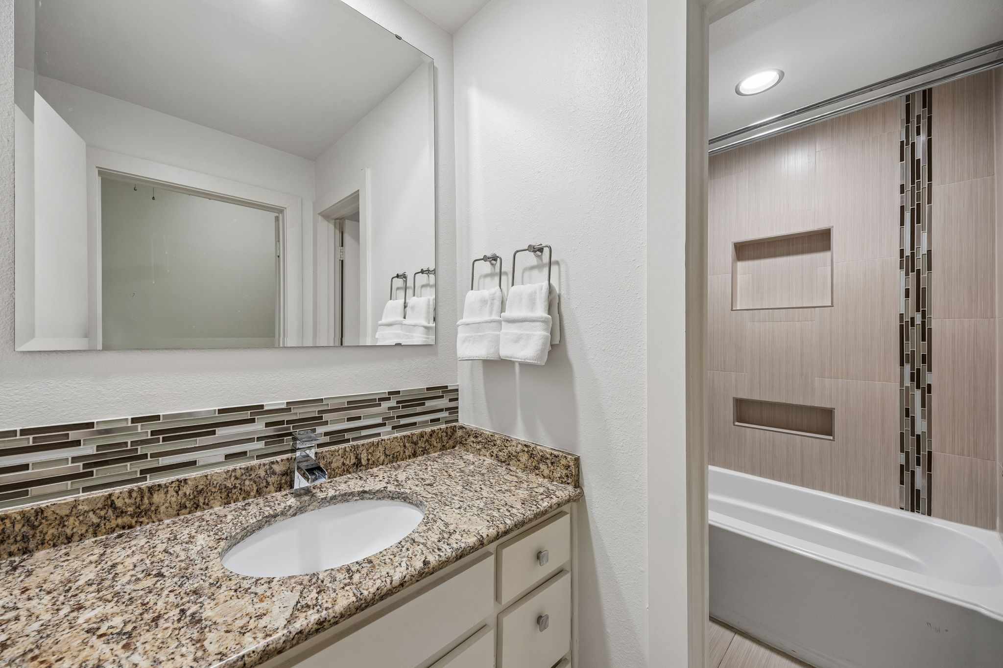 4242 Travis Street 111