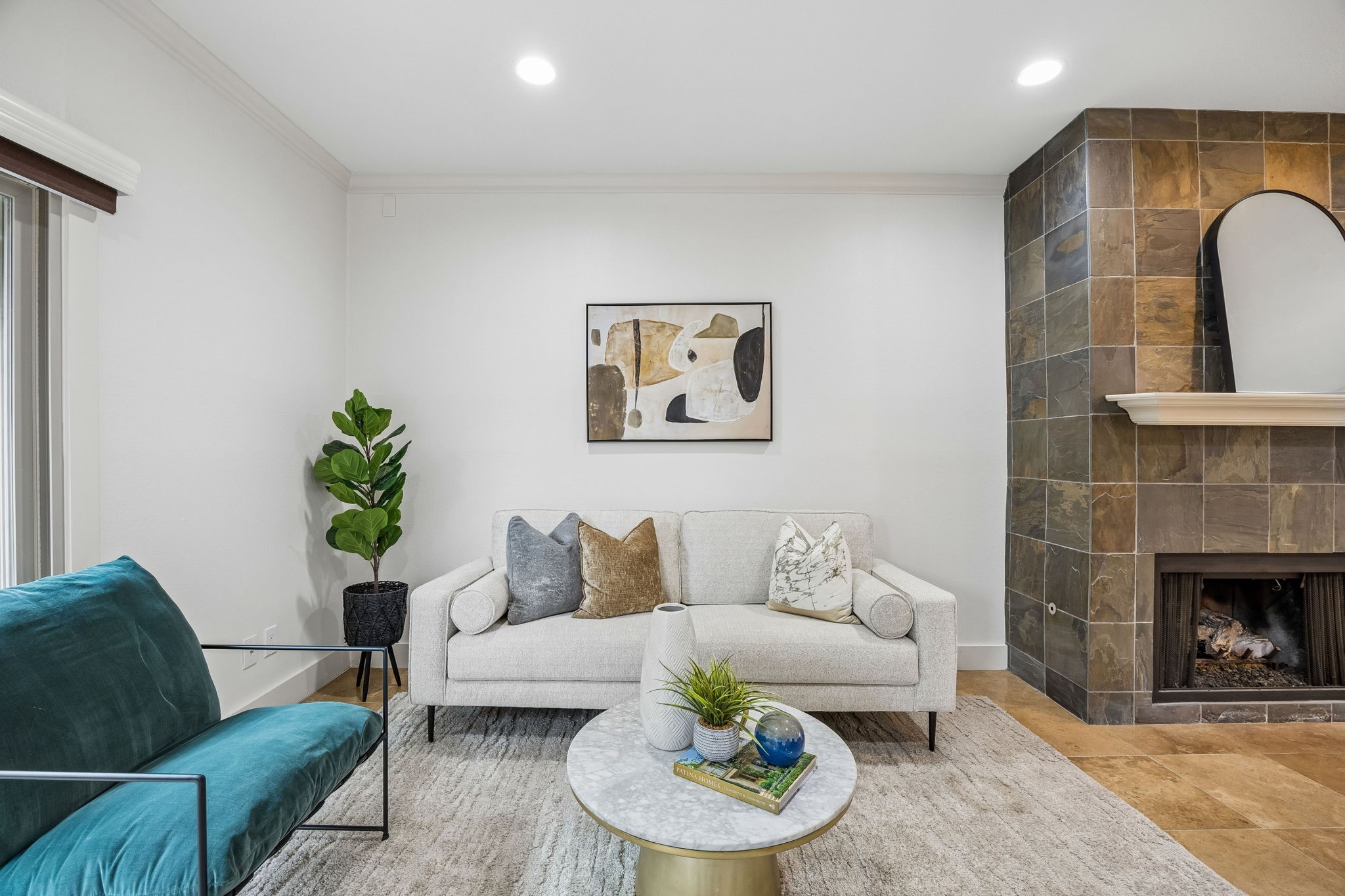 4242 Travis Street 111