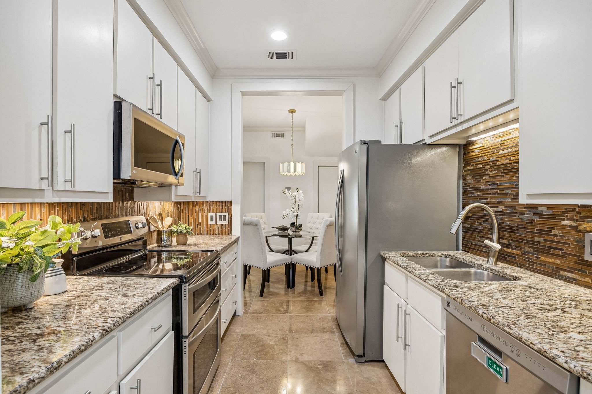 4242 Travis Street 111