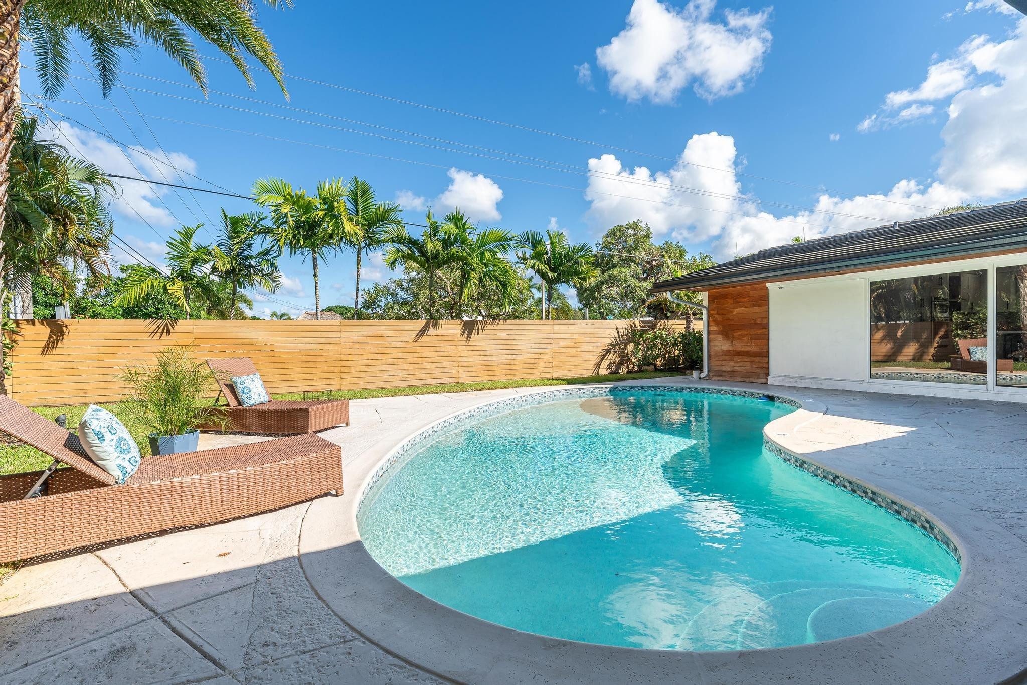 2197 NE 61st Court Fort Lauderdale Fl Us 33308 B26083719
