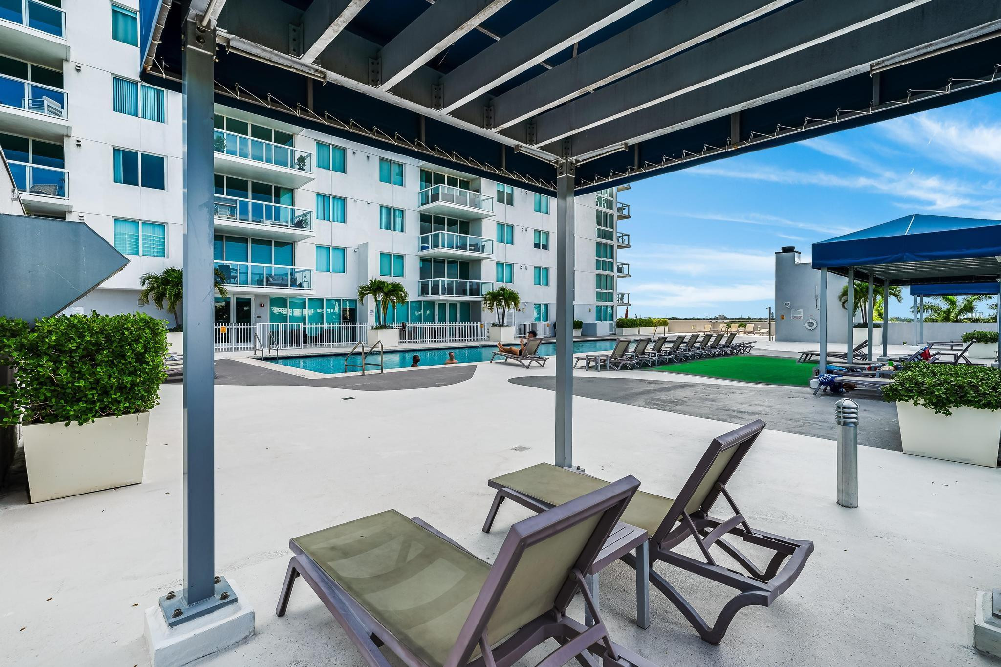 1871 NW South River Dr 702