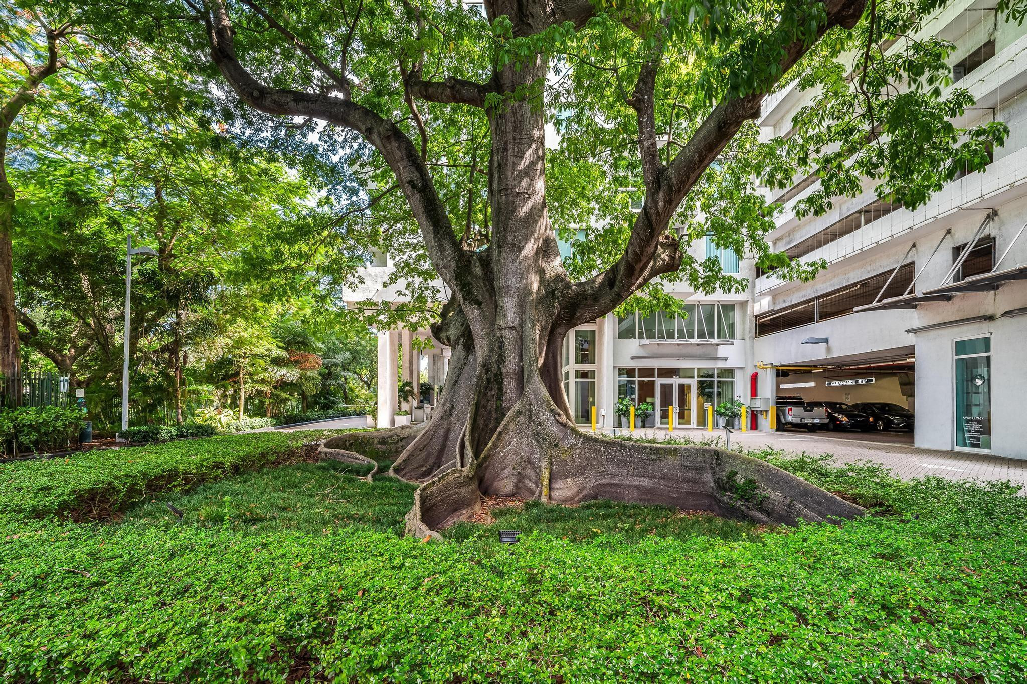 1871 NW South River Dr 702