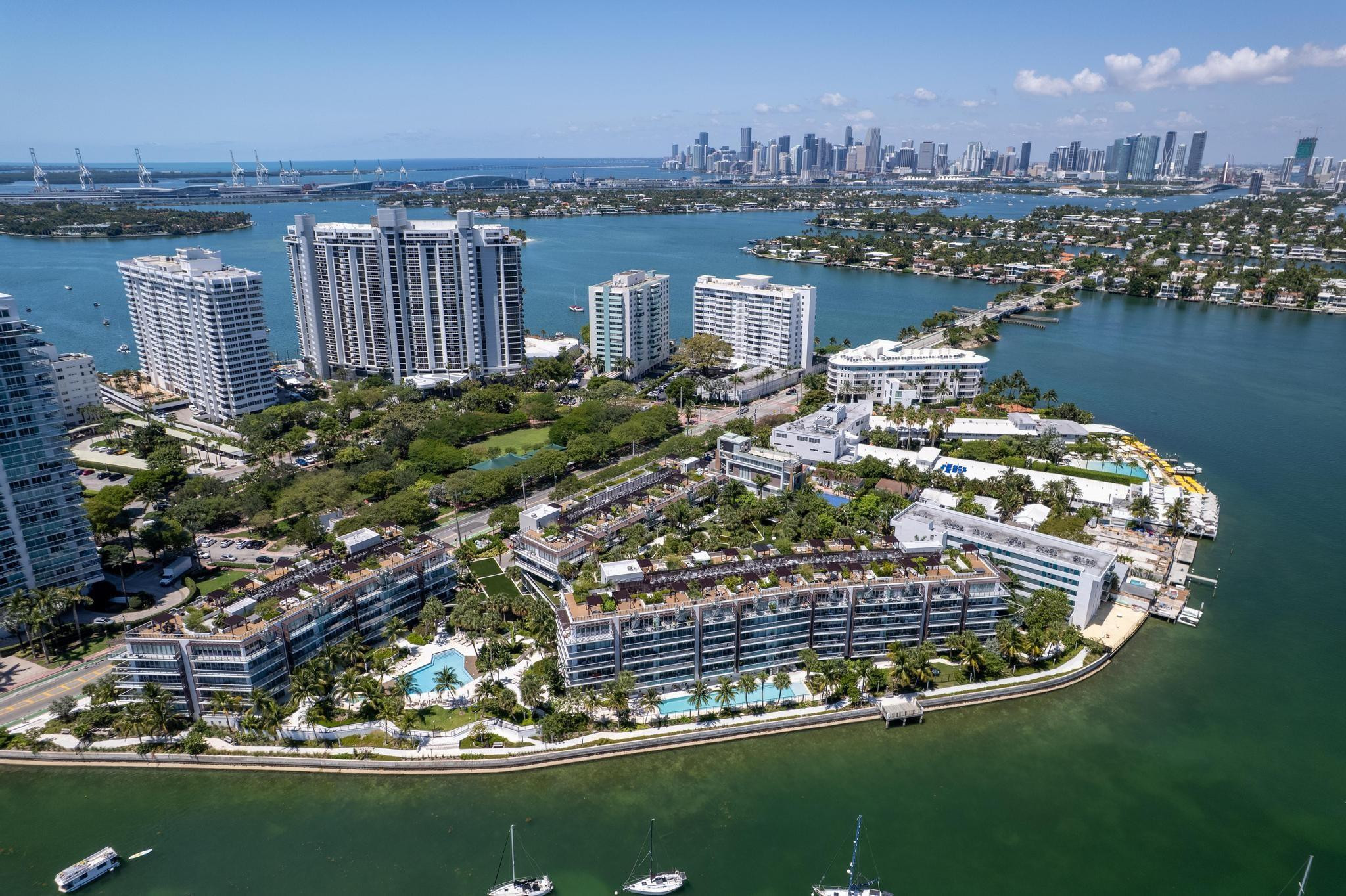 11 Island Ave 808