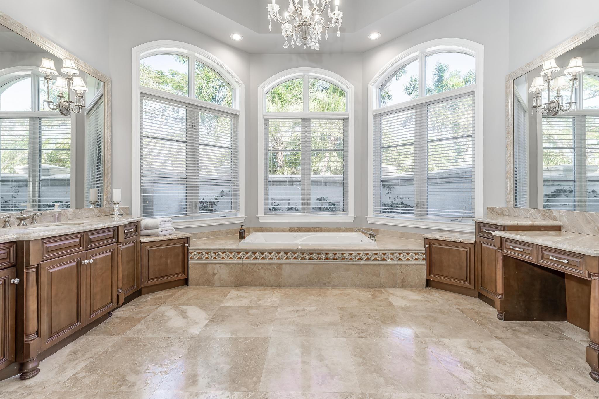 3111 Lake Ridge Ln