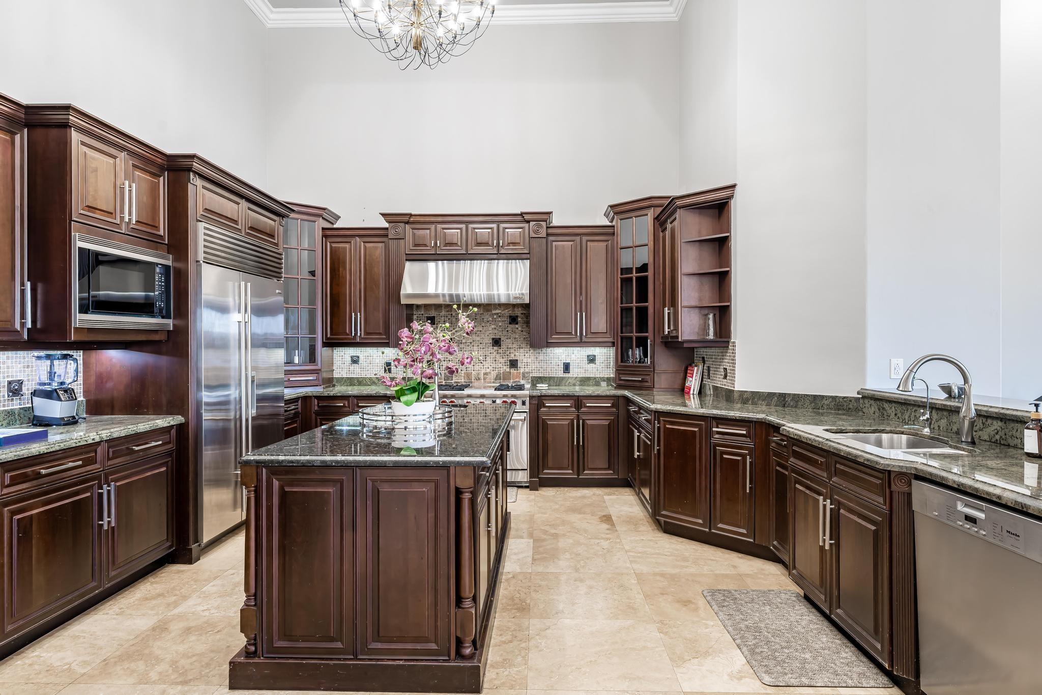 3111 Lake Ridge Ln