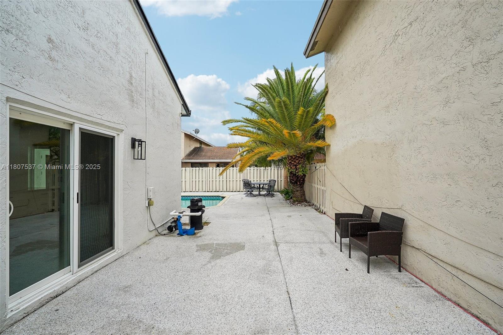 731 Briarwood Ter