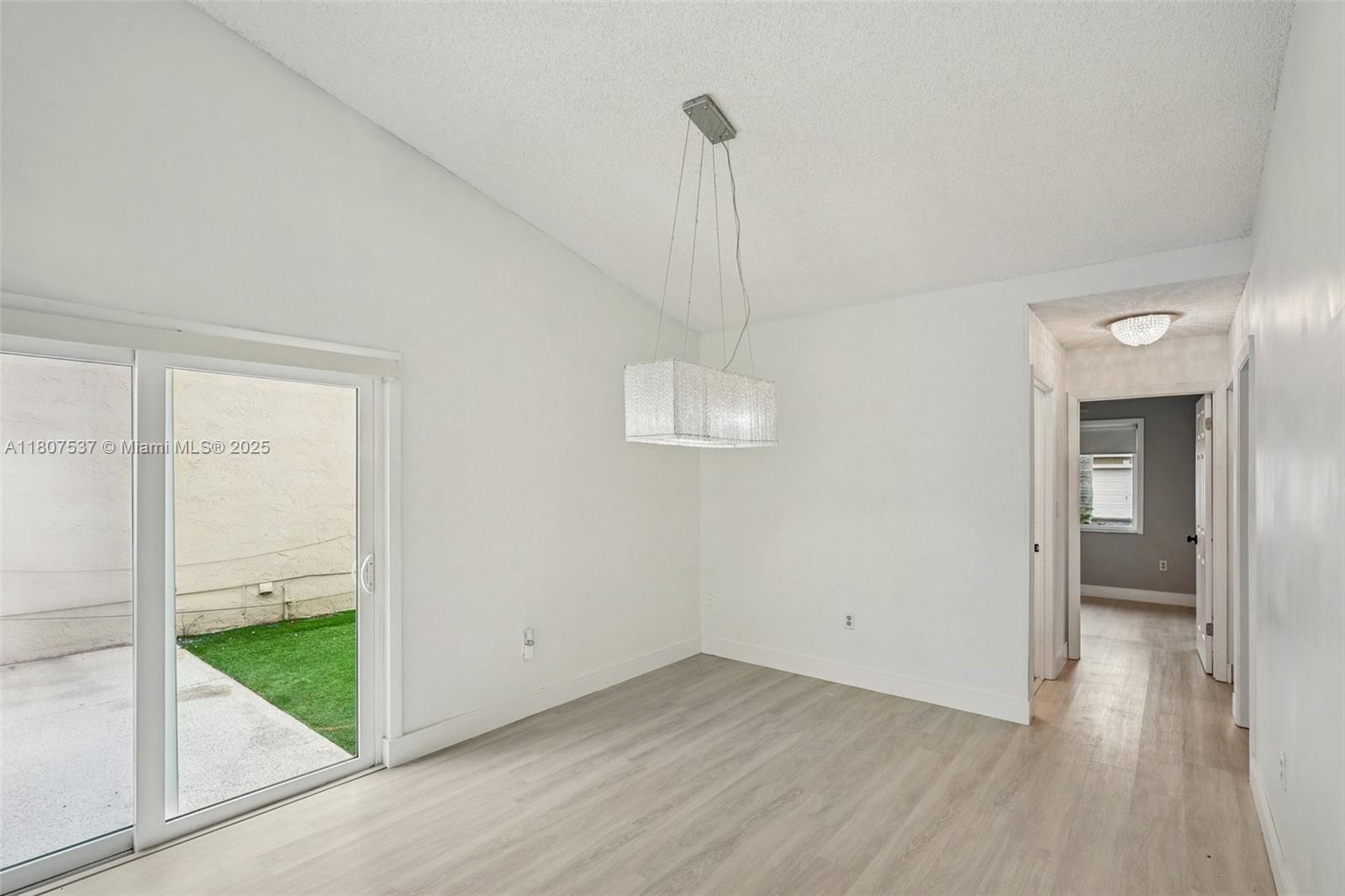 731 Briarwood Ter