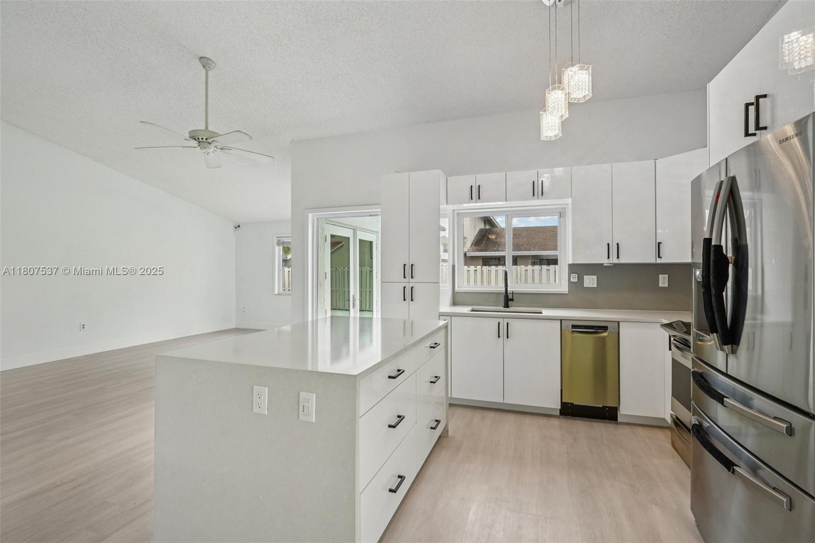 731 Briarwood Ter