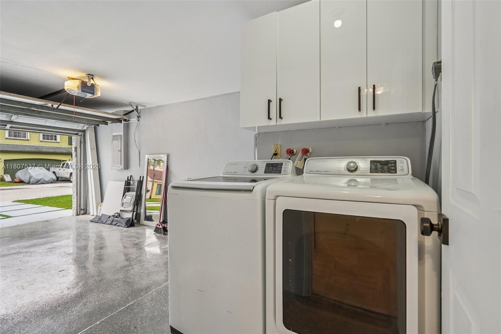 731 Briarwood Ter