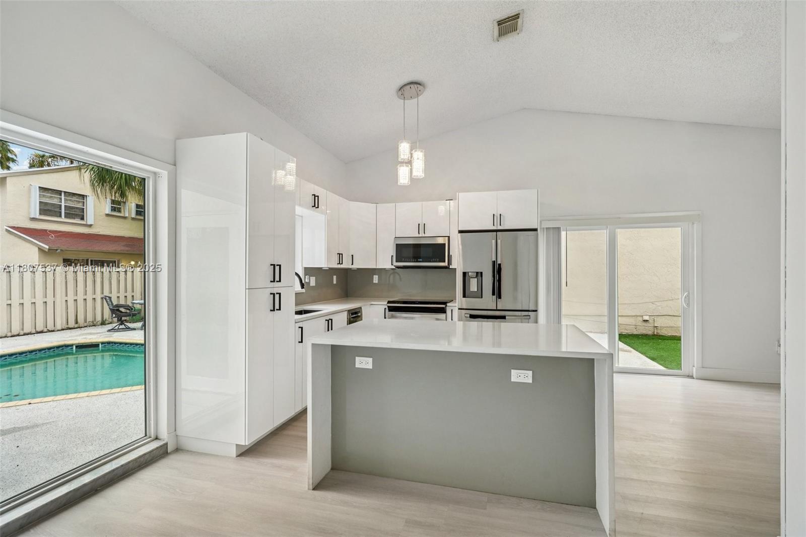 731 Briarwood Ter