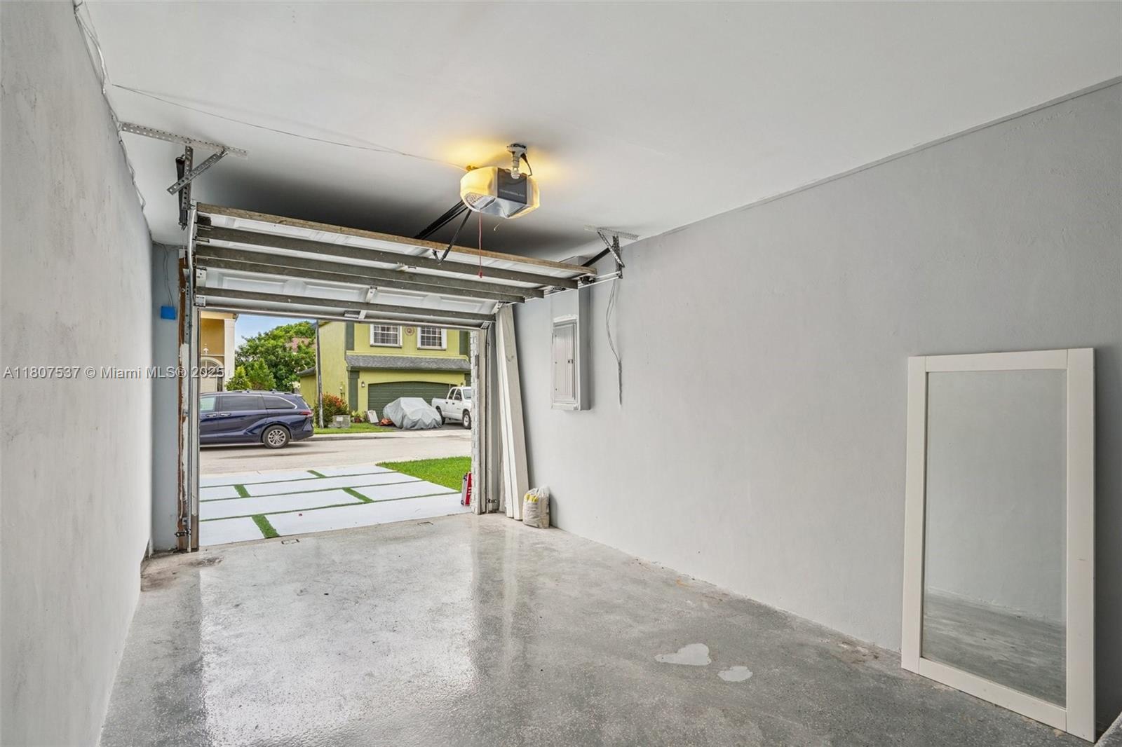 731 Briarwood Ter