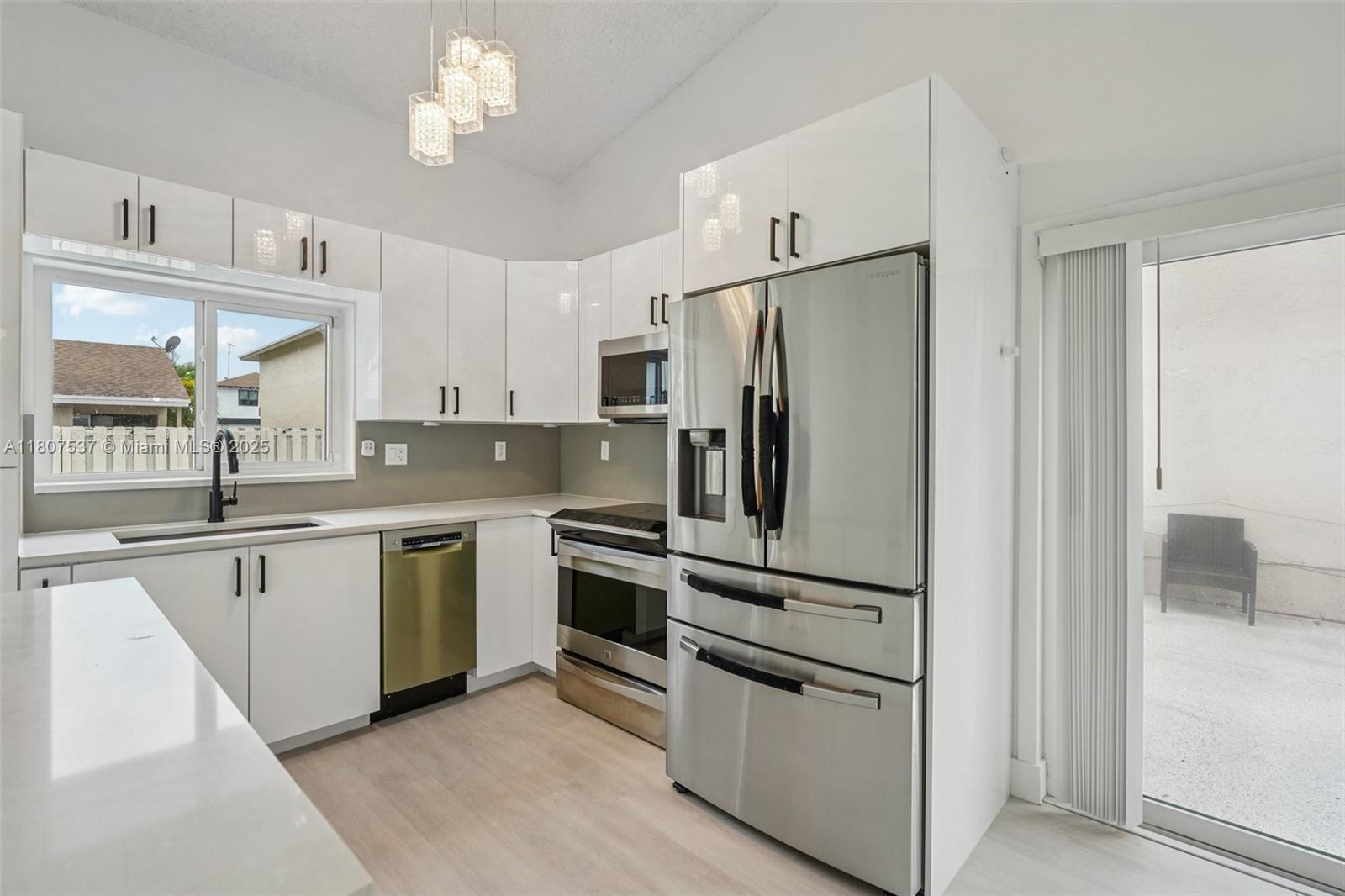 731 Briarwood Ter