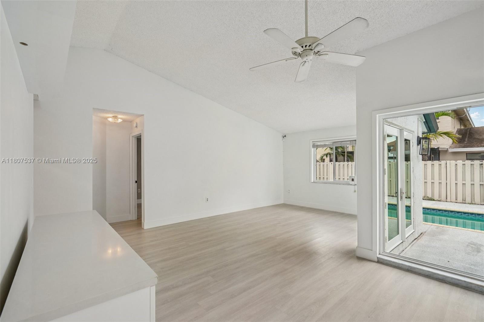 731 Briarwood Ter