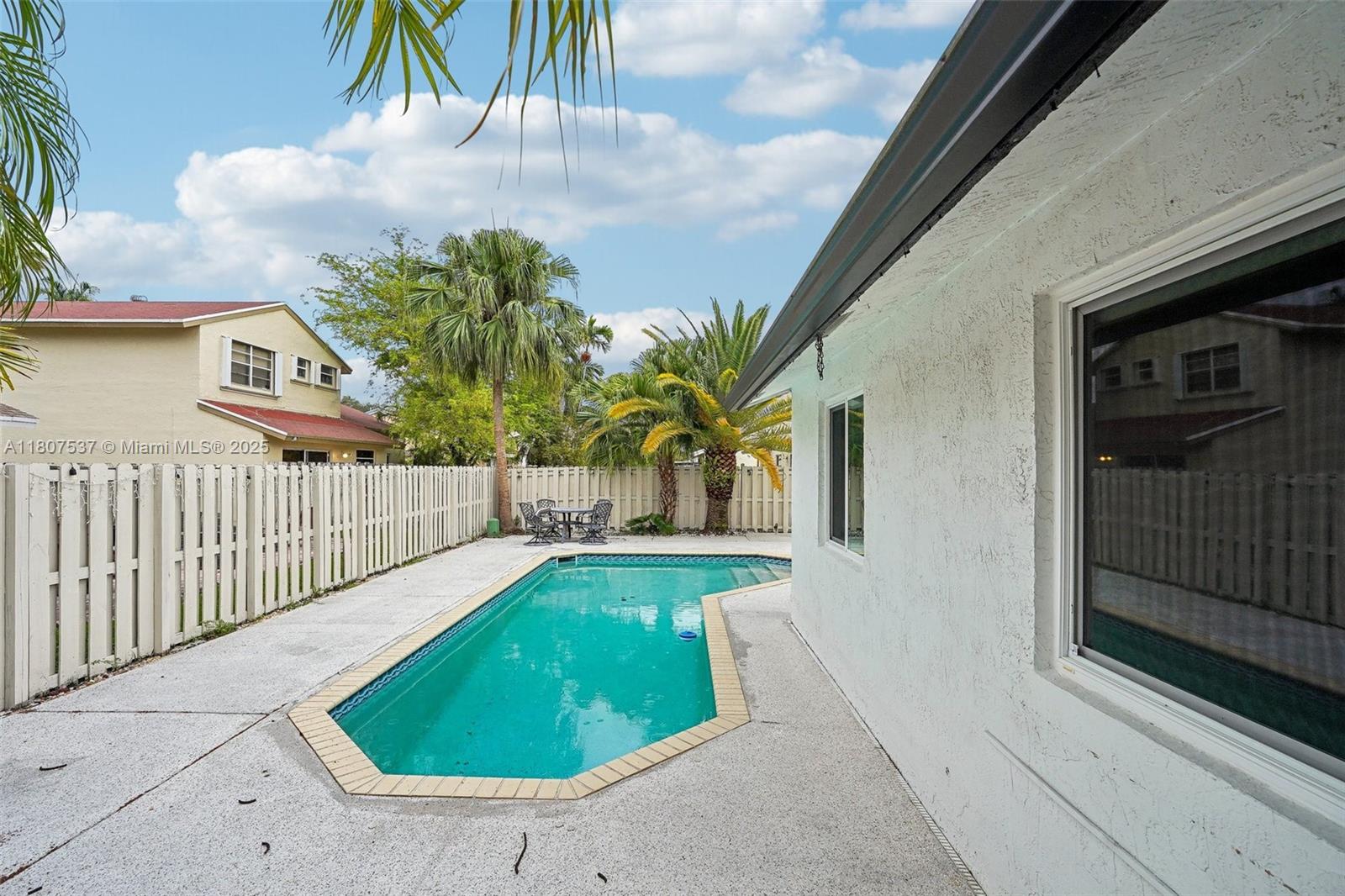 731 Briarwood Ter