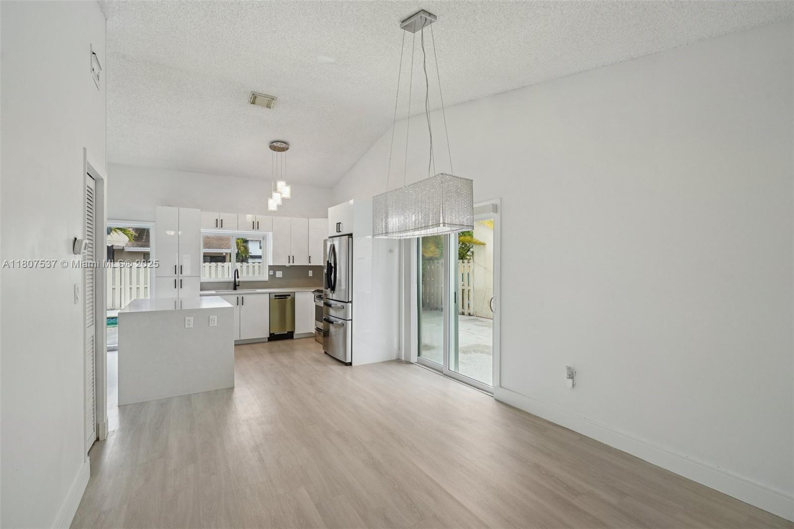 731 Briarwood Ter