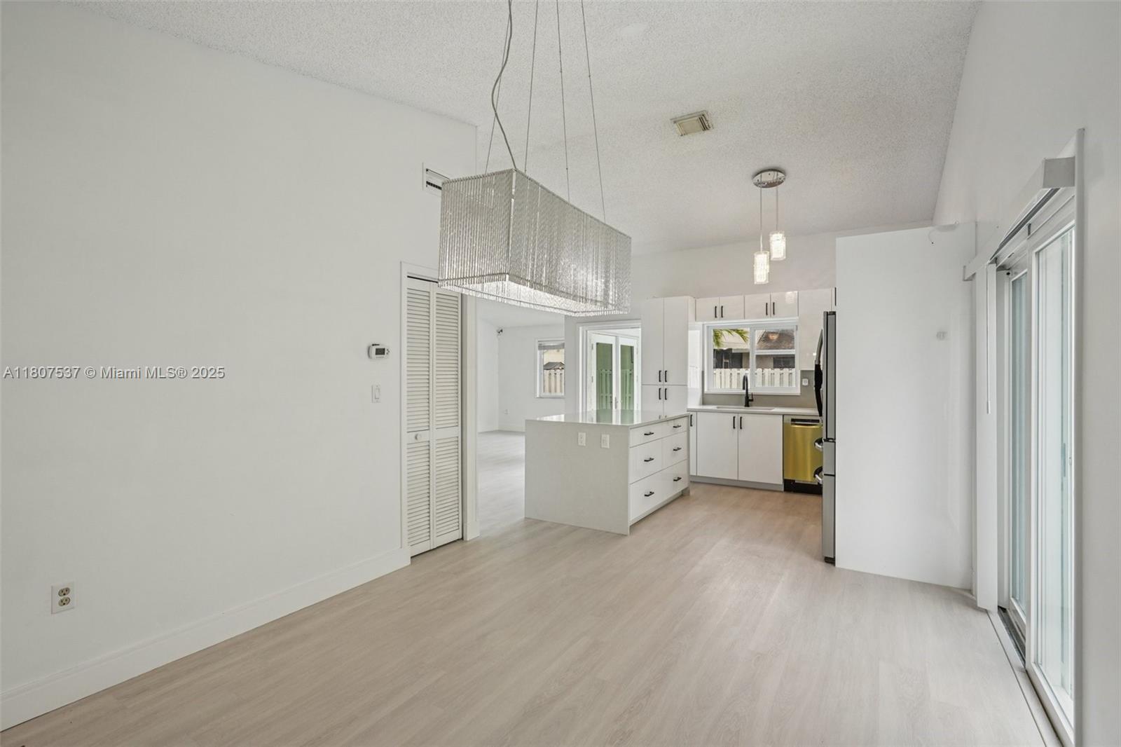 731 Briarwood Ter