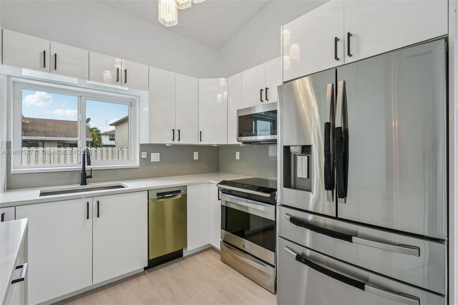 731 Briarwood Ter
