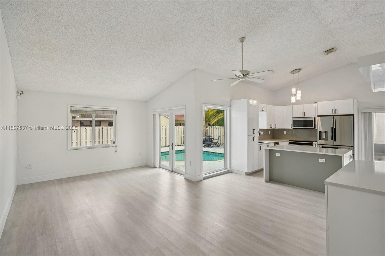 731 Briarwood Ter